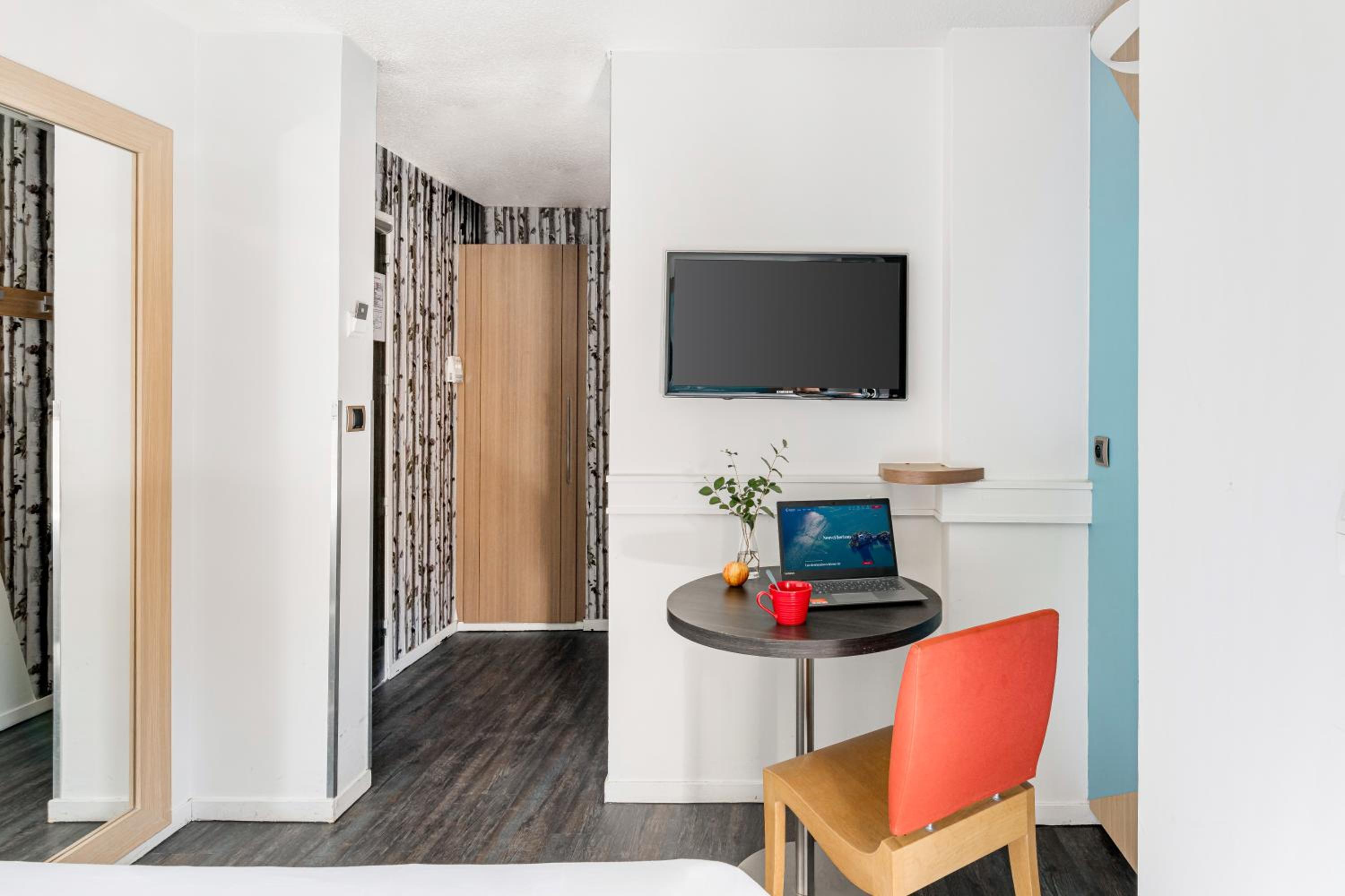 Classic Single Room with Double Bed photo 2
