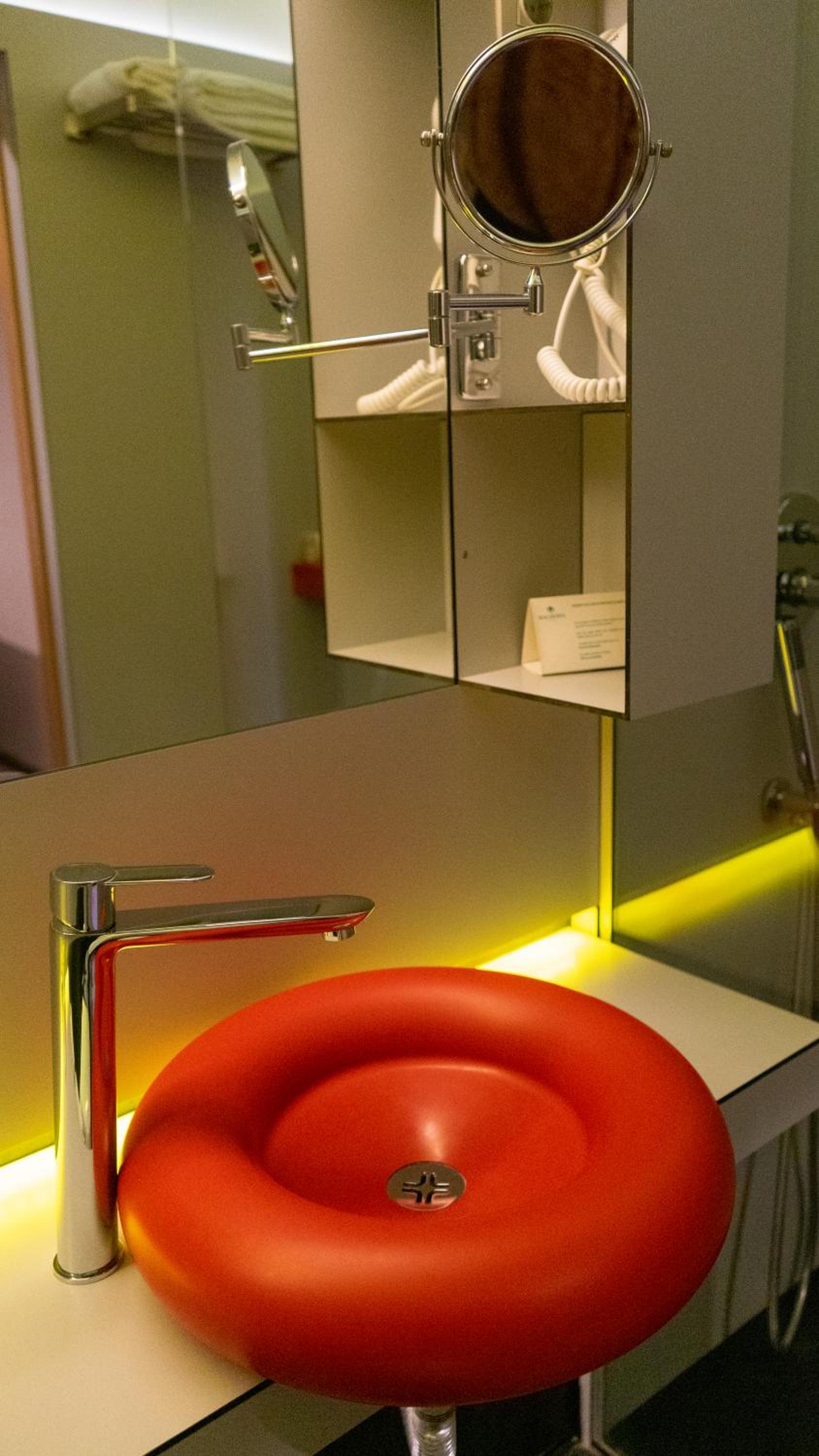 Double or Twin Room - Photo 4