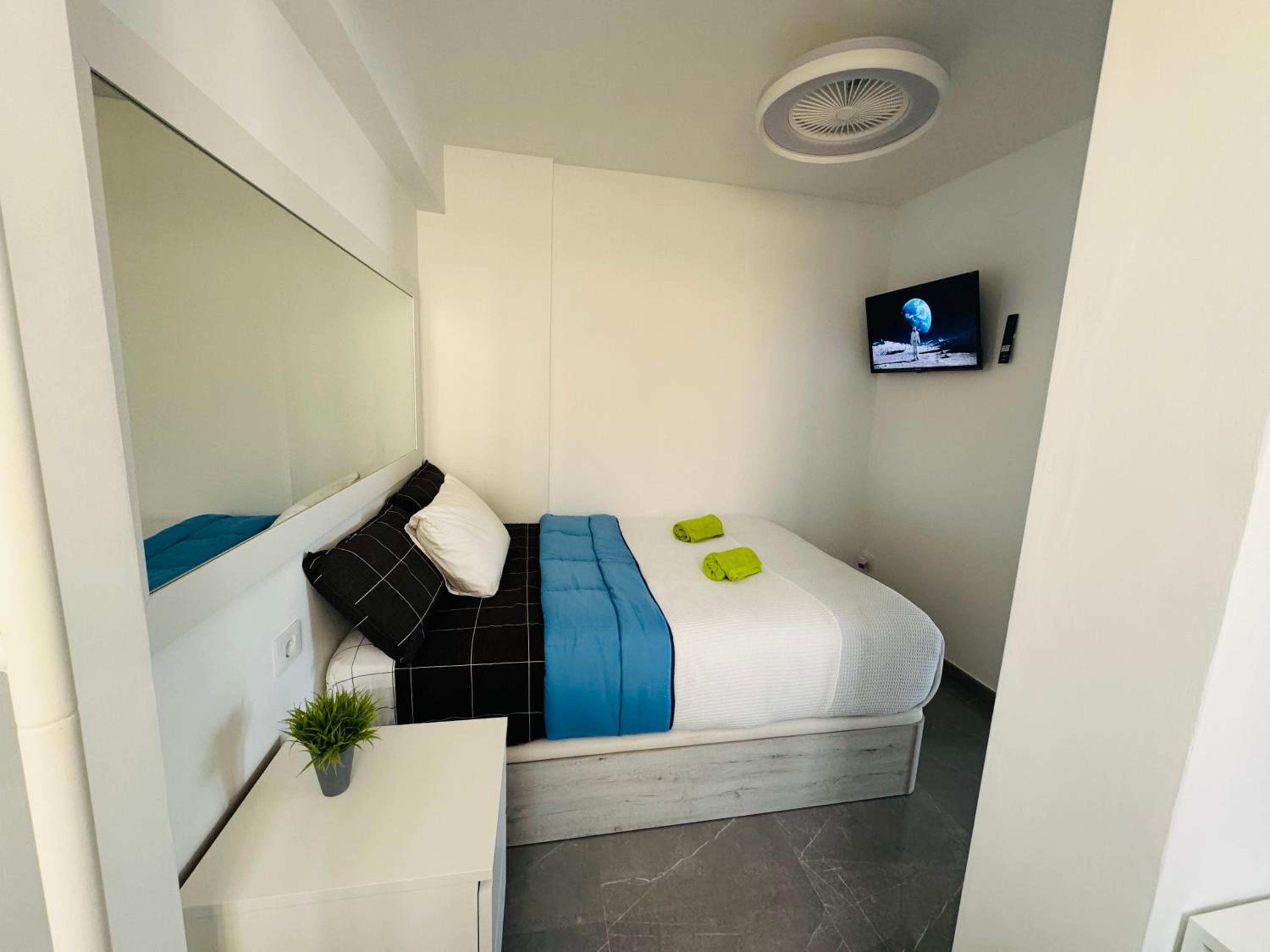 Double Room with Private External Bathroom photo 2