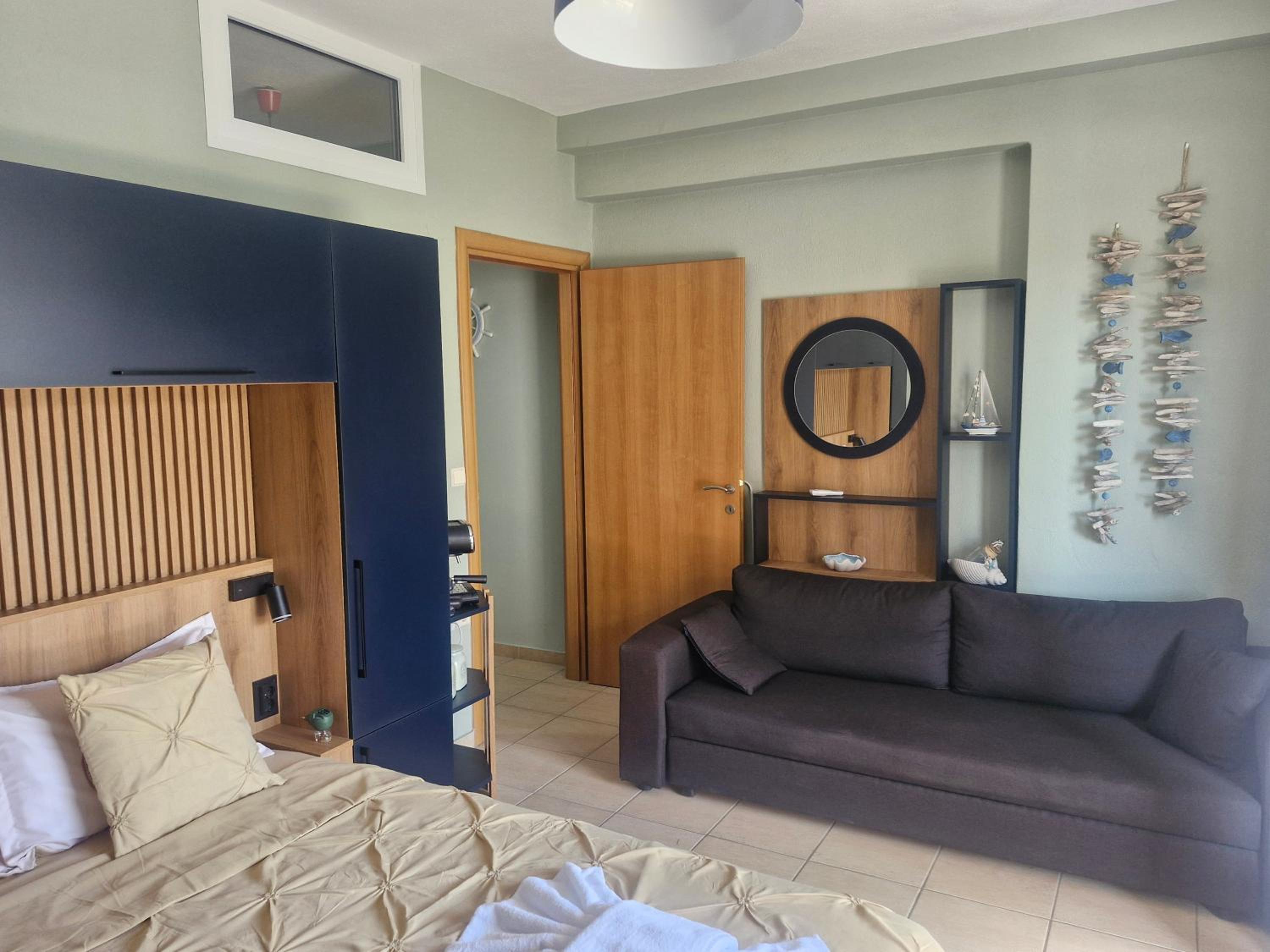 One-Bedroom Apartment photo 1