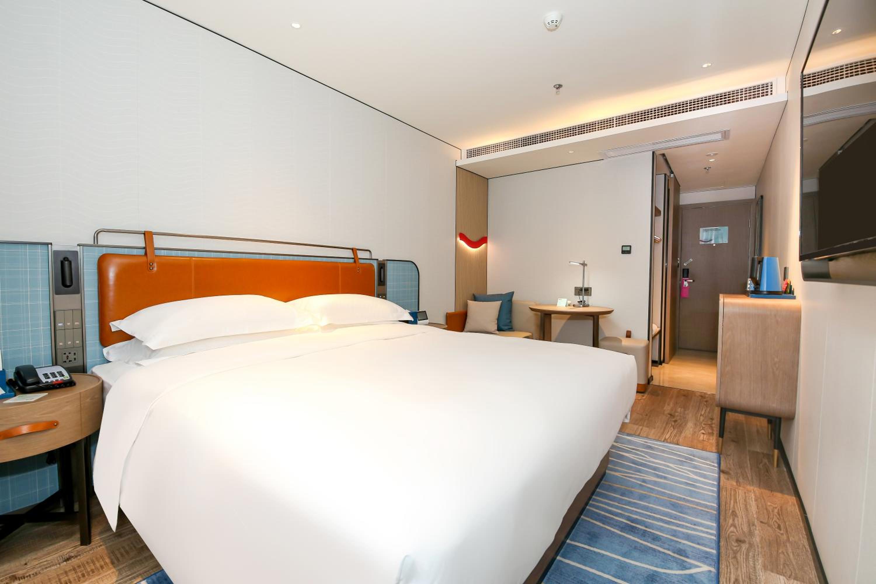 Standard Queen Room