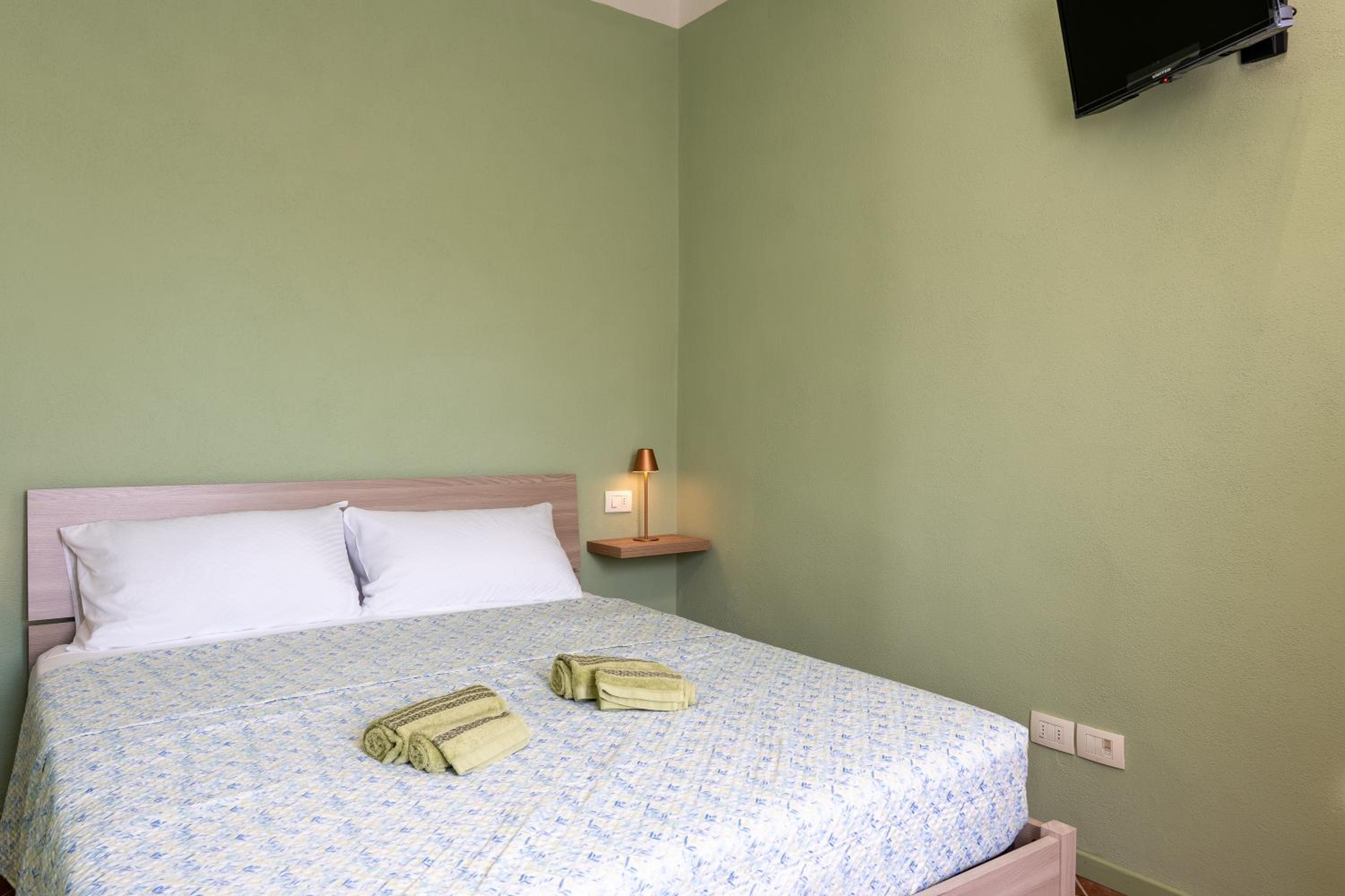 Standard Queen Room photo 1