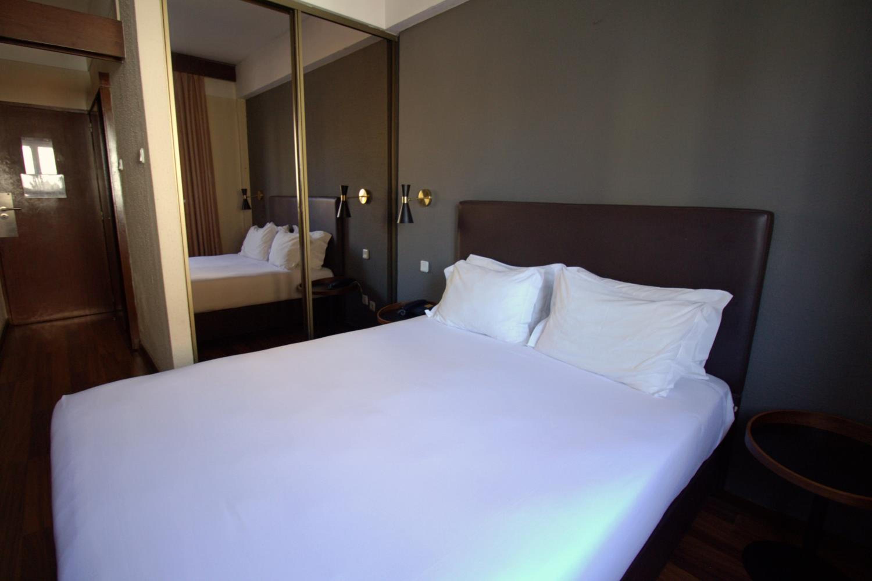 Double or Twin Room - Photo 2