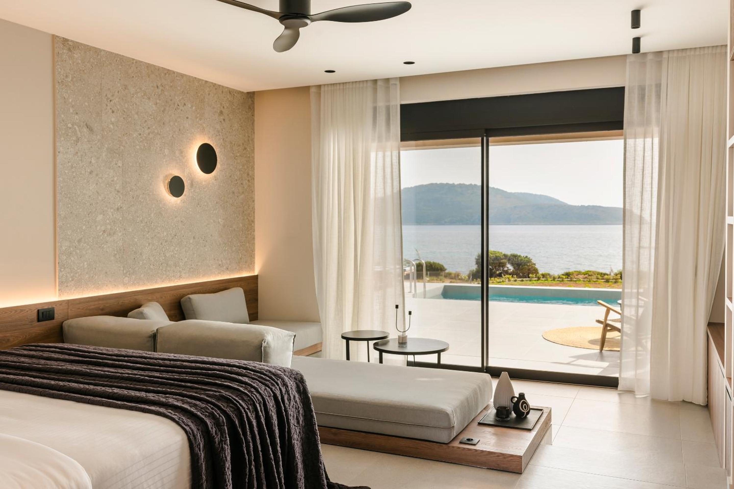 One-Bedroom Apartment with Swimming Pool   photo 1