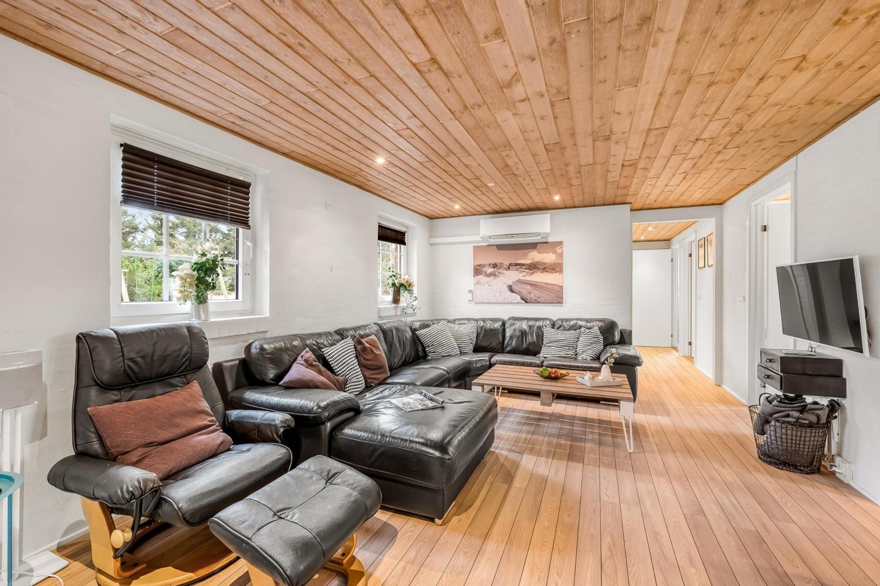 Six-Bedroom Holiday Home photo 1