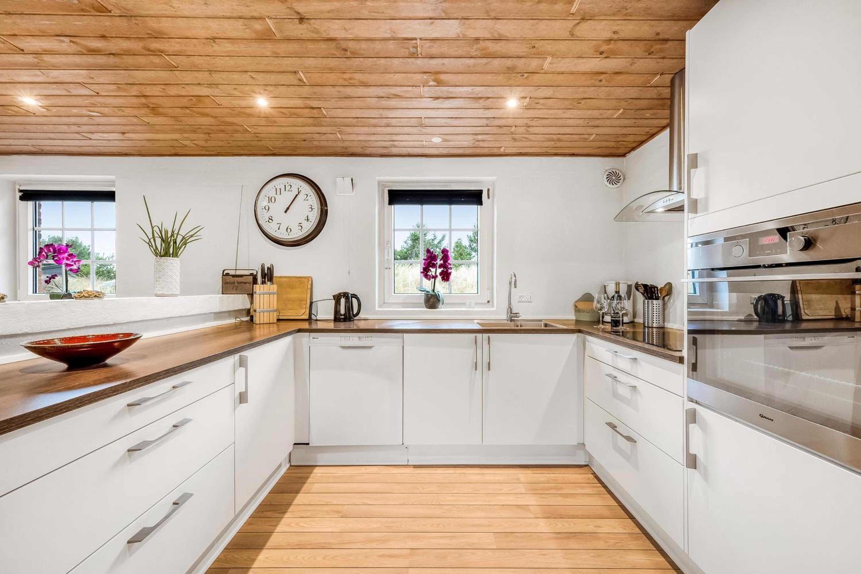 Six-Bedroom Holiday Home photo 2
