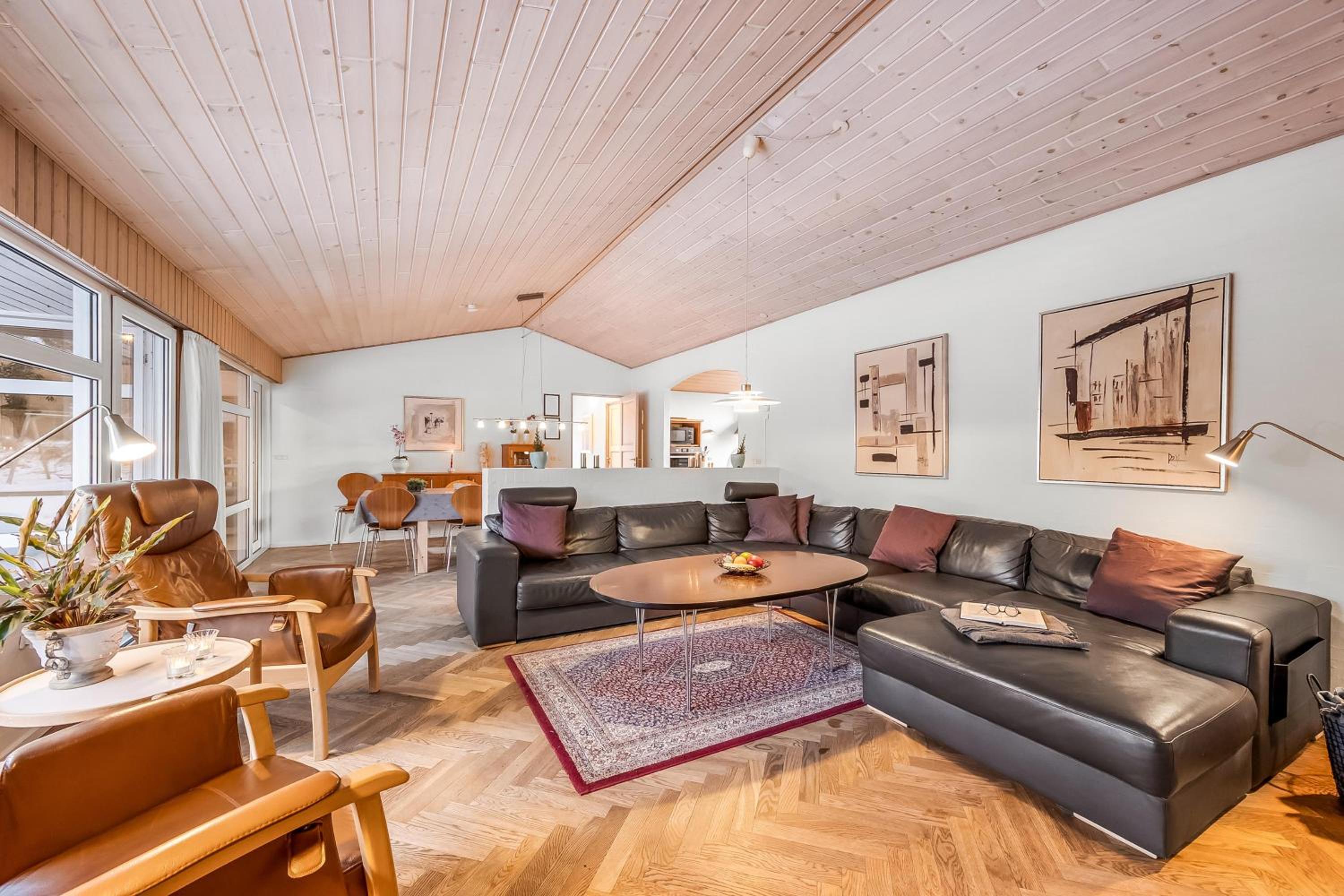 Five-Bedroom Holiday Home photo 1