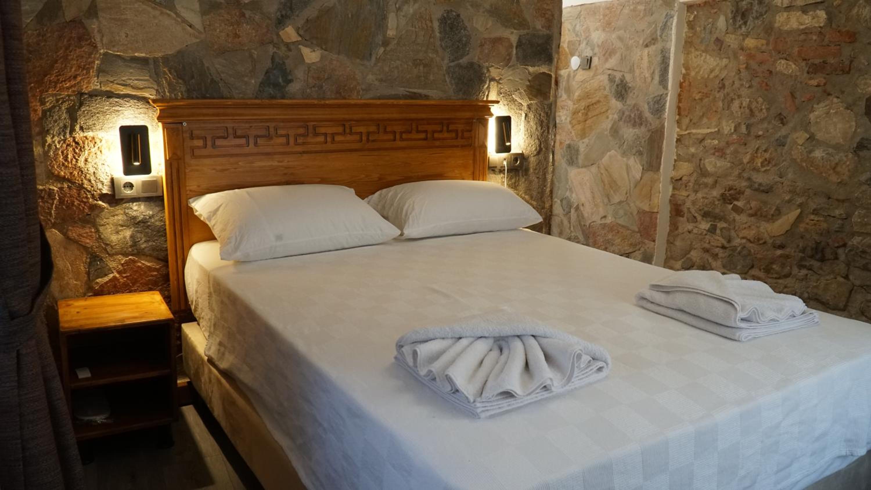 Standard Double Room - Photo 2