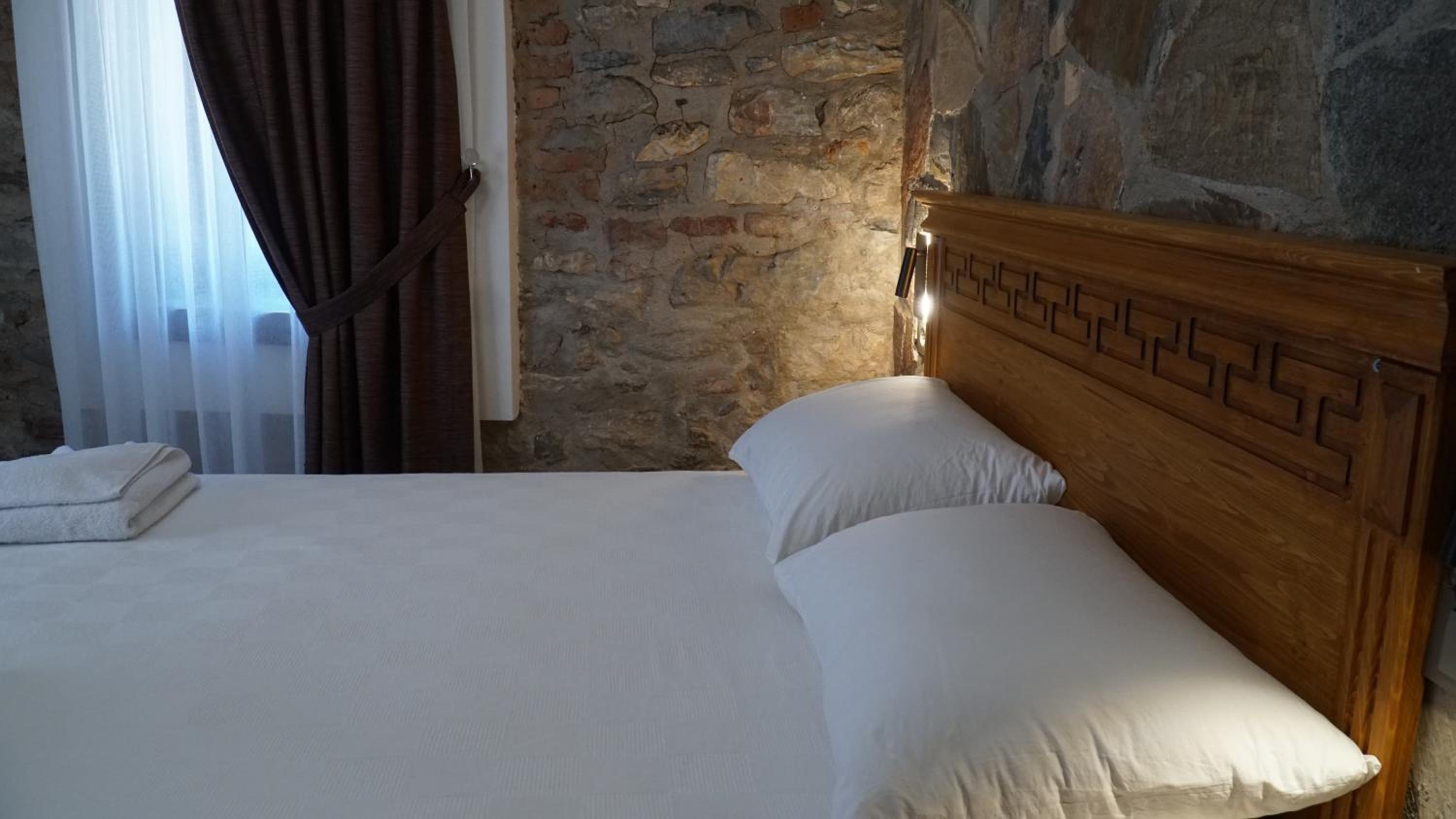 Standard Double Room - Photo 3