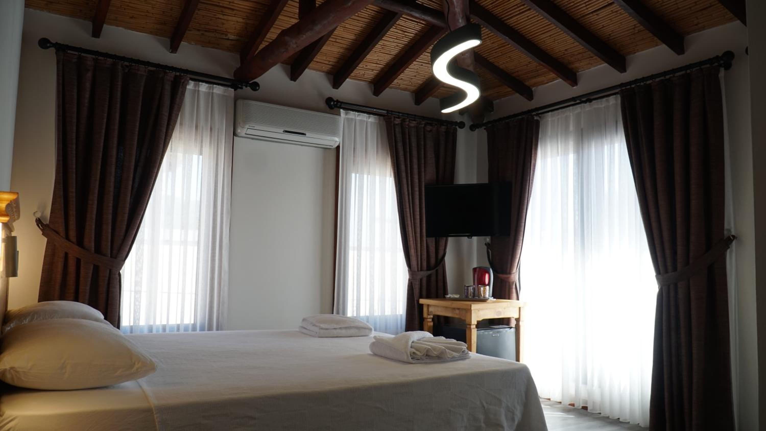 Deluxe Double Room - Photo 1