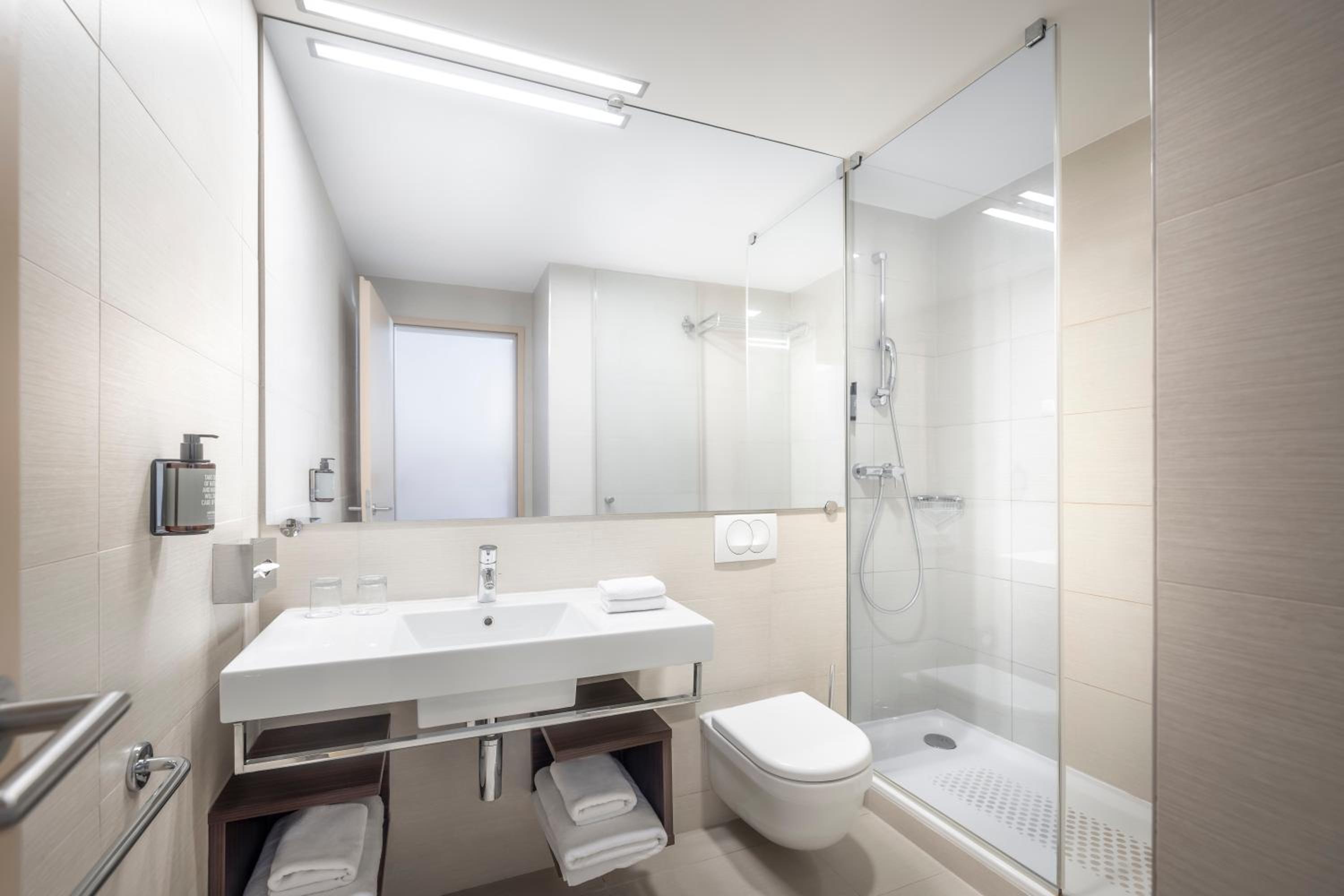Special Offer - Standard Double or Twin Room with Park View and Airport Transfer