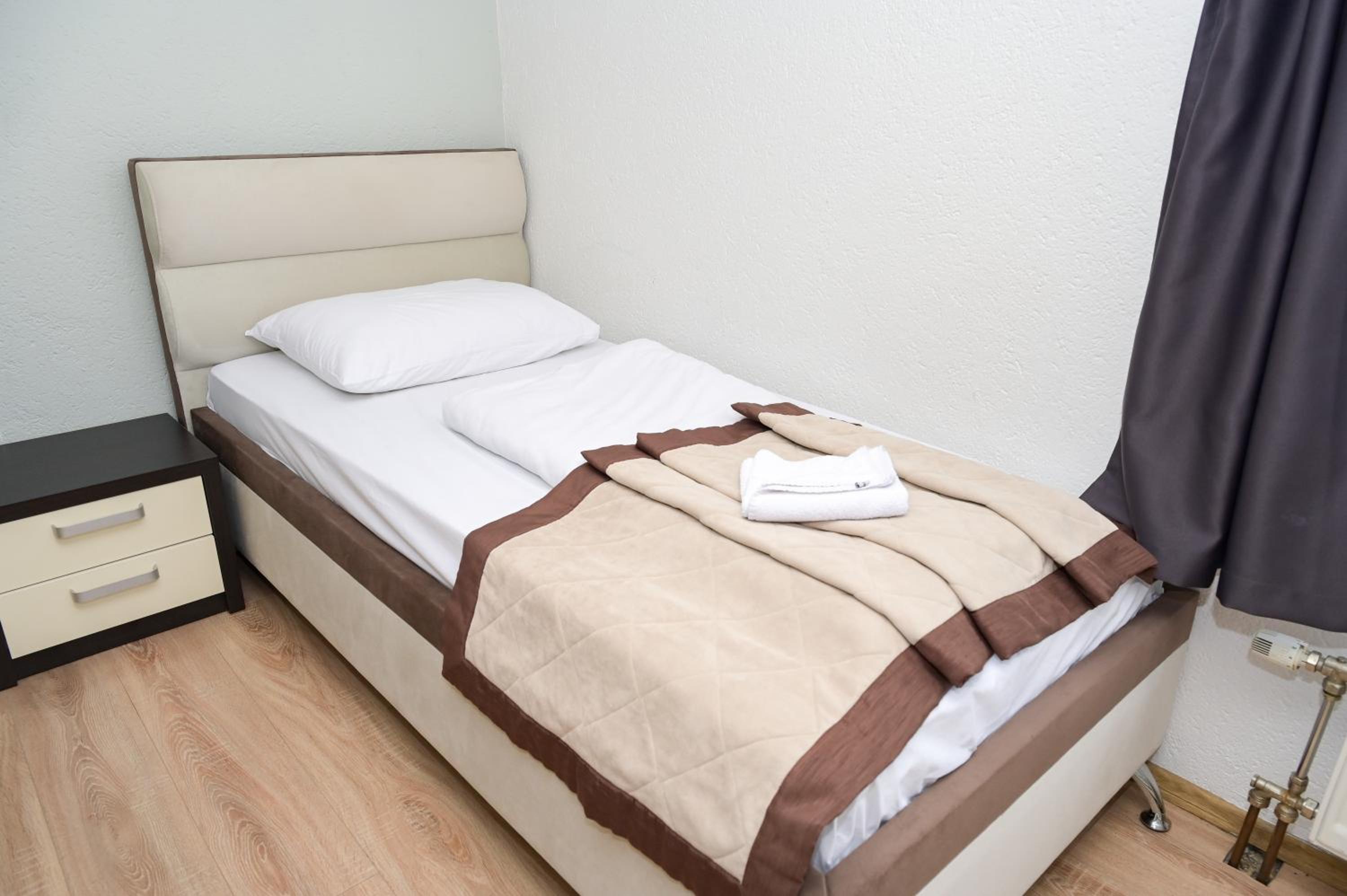 Deluxe Double or Twin Room with Lake View - Photo 3