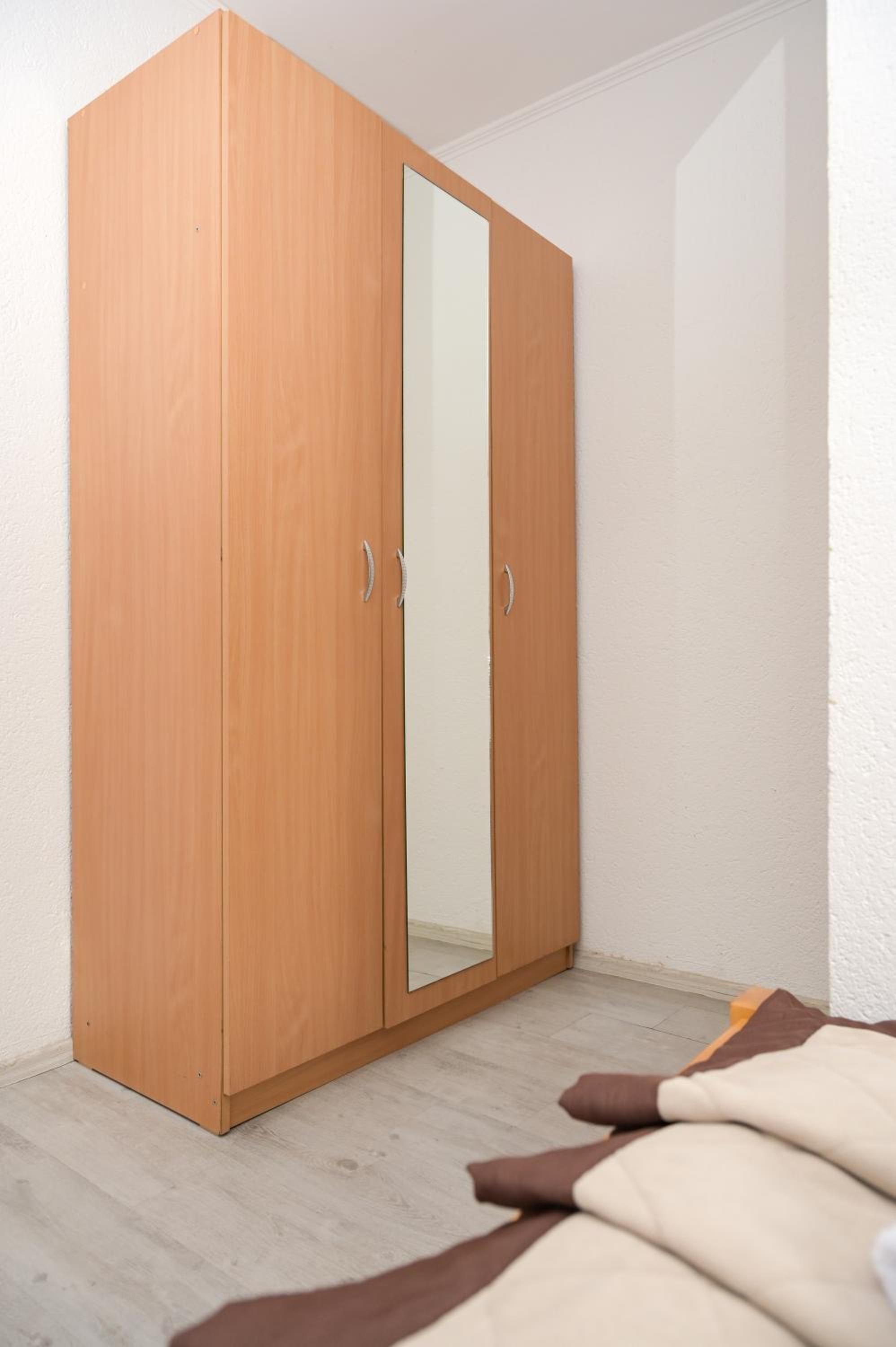 Small Twin Room - Photo 16