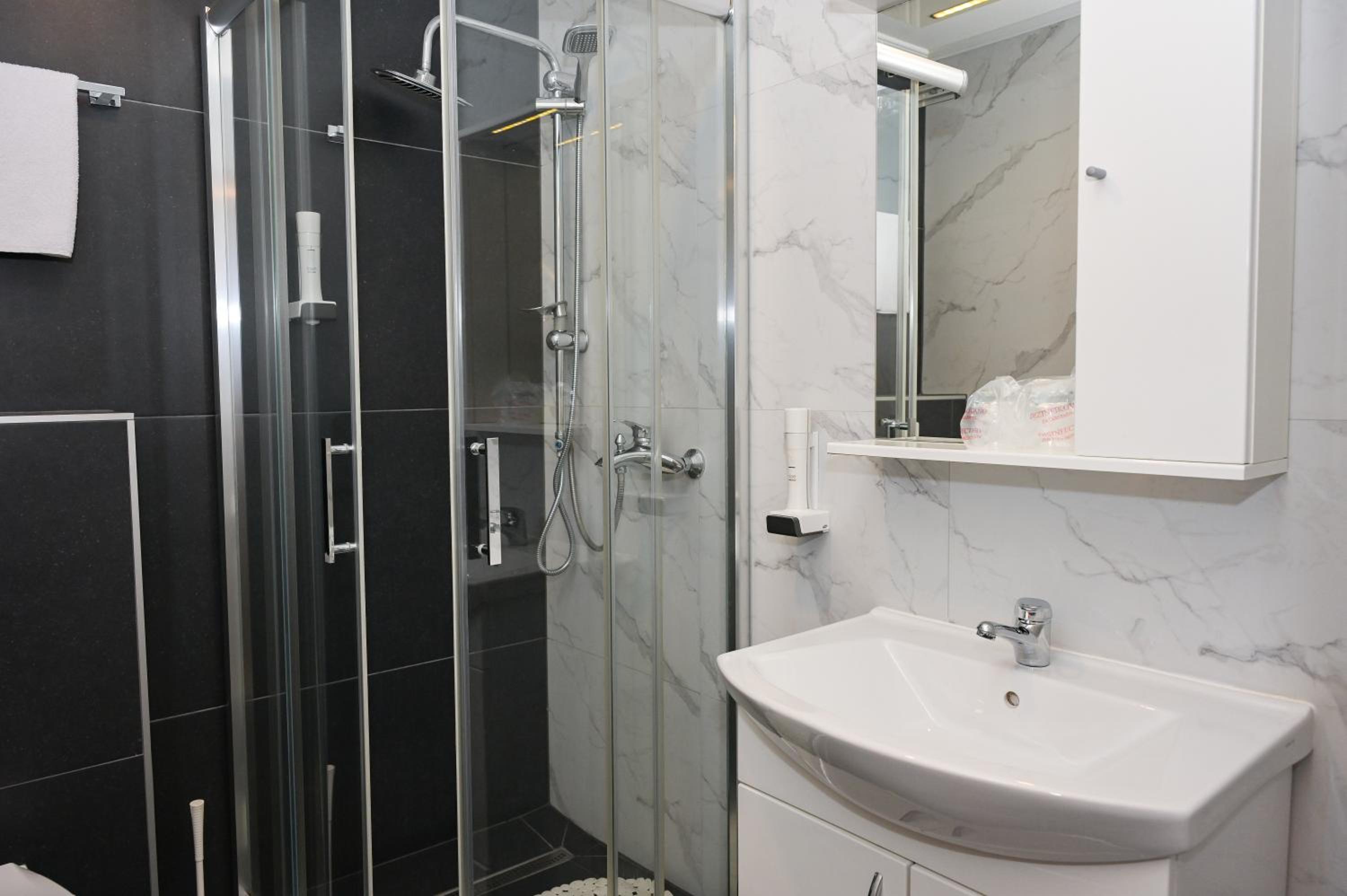 Family Double Room - Photo 5