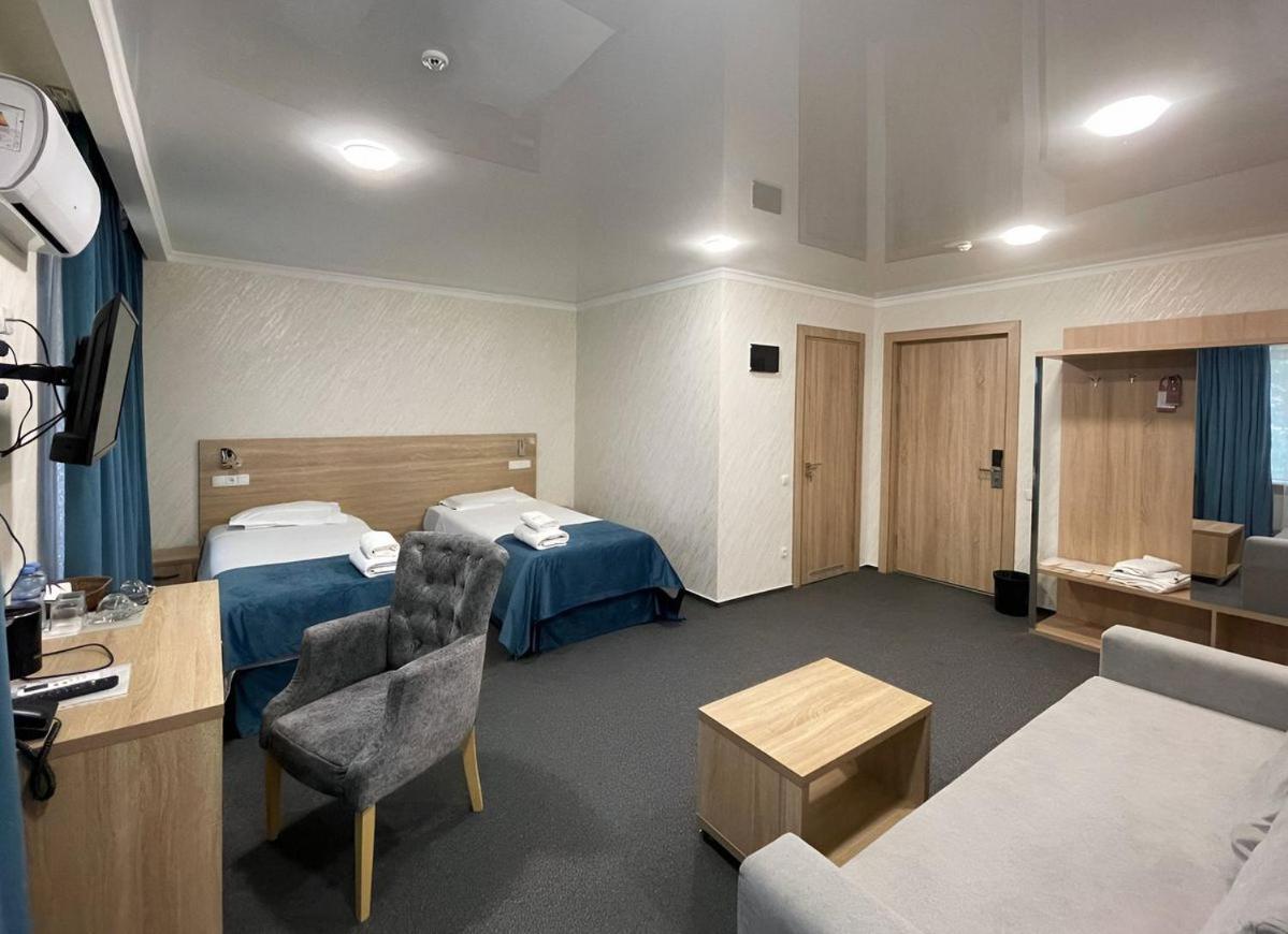 Superior Deluxe Double or Twin Room  photo 3