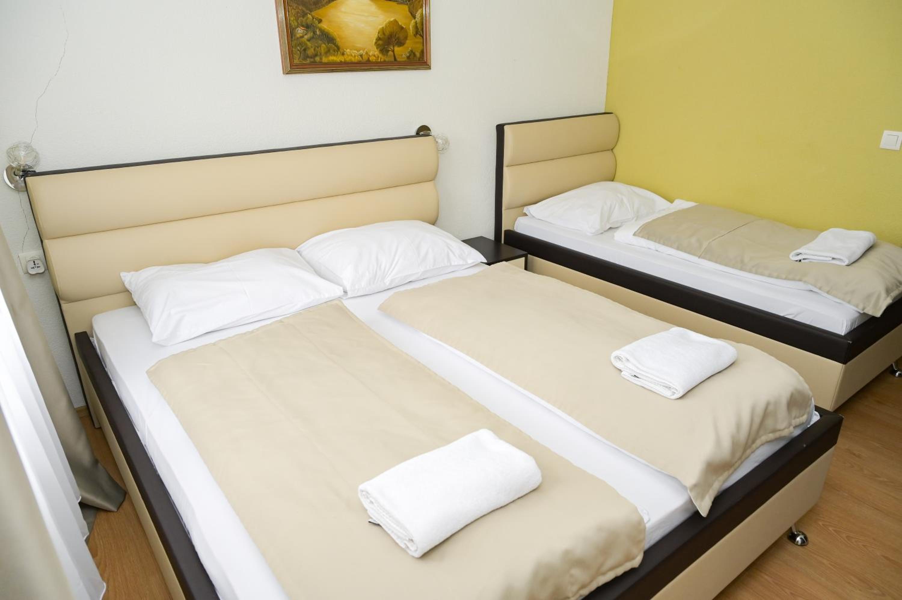 Twin Room with Garden View - Photo 9