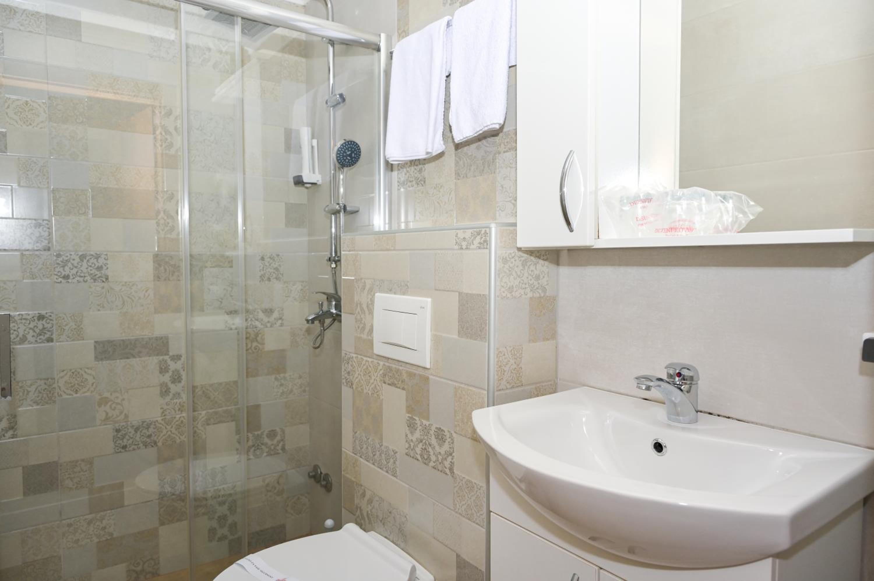 Double Room with Lake View - Photo 2