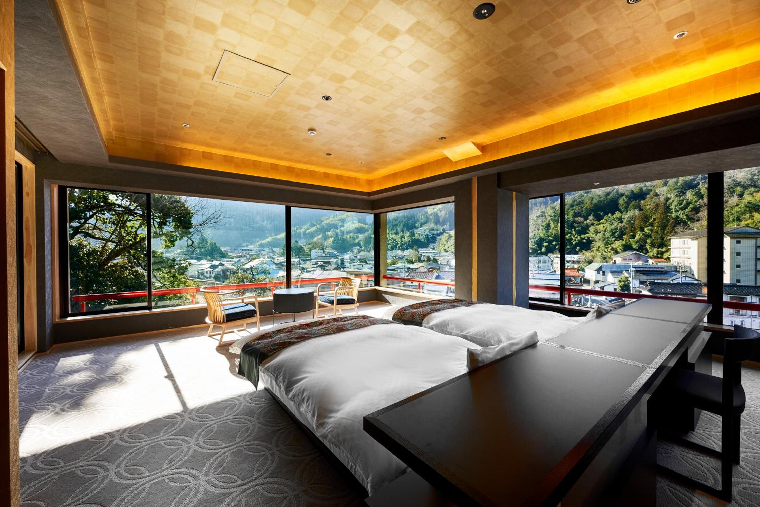 Luxury Suite - Photo 1