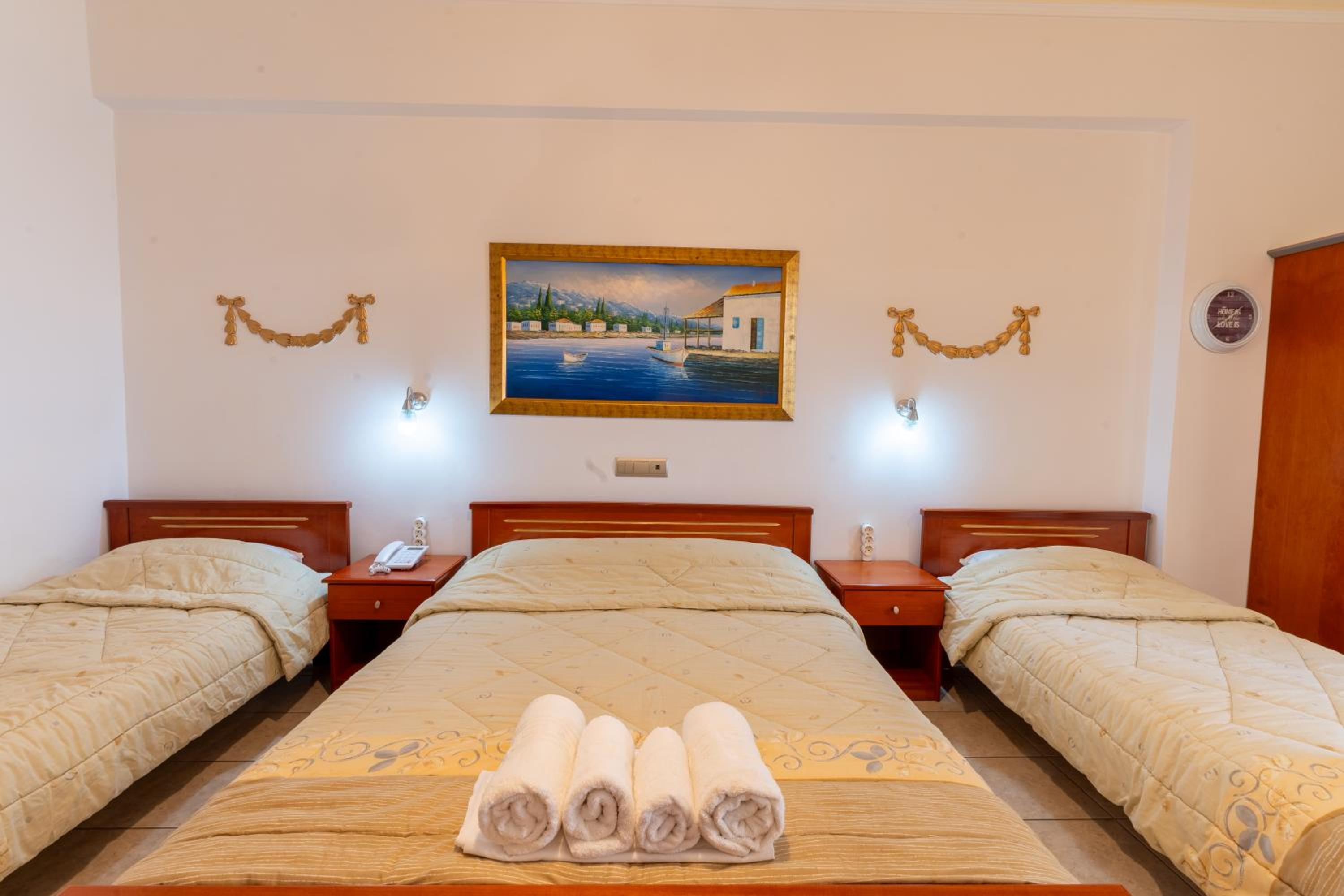 Quadruple Room with Balcony photo 3