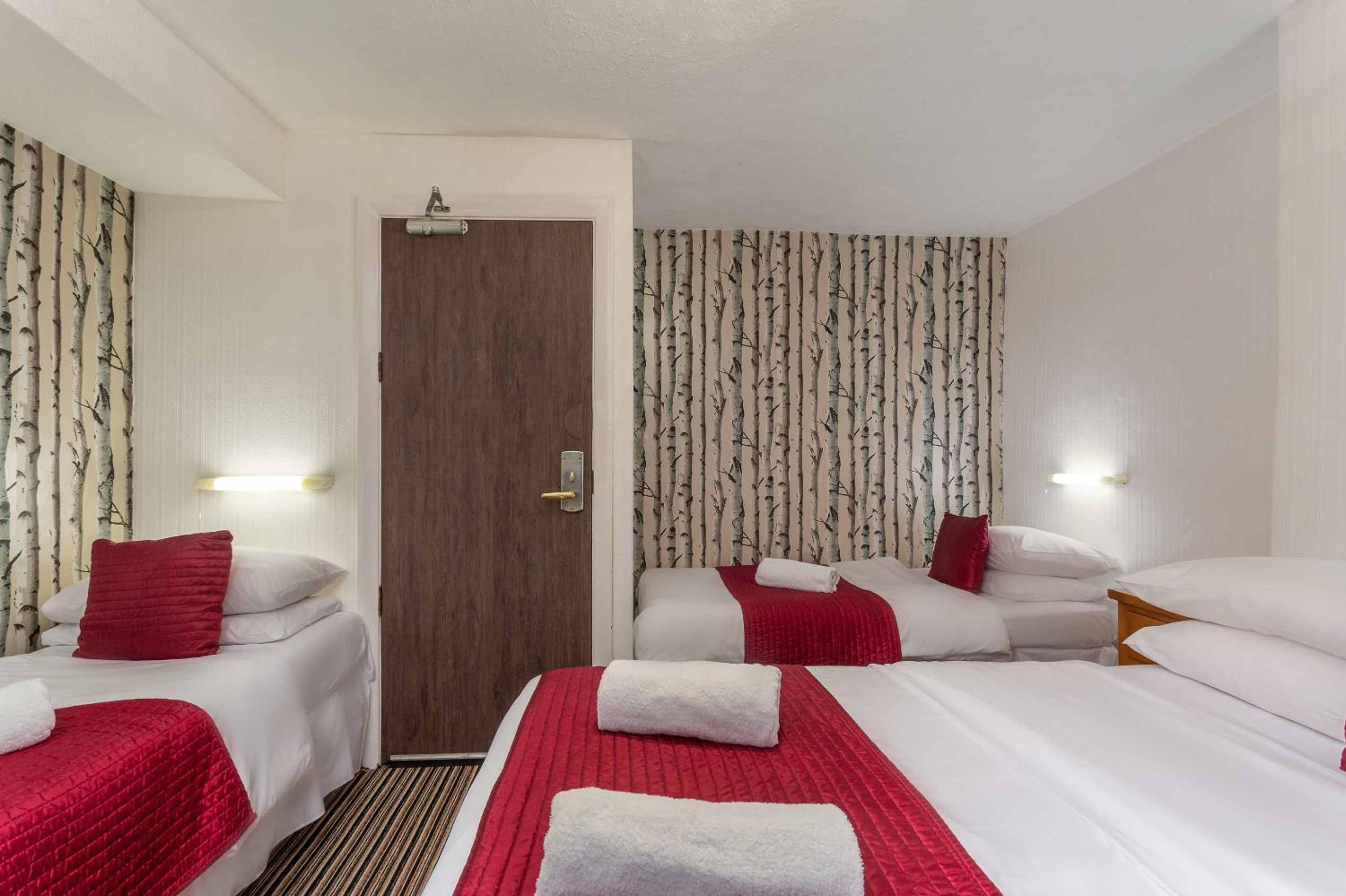 Top Floor Quadruple Room with Shared Bathroom photo 3