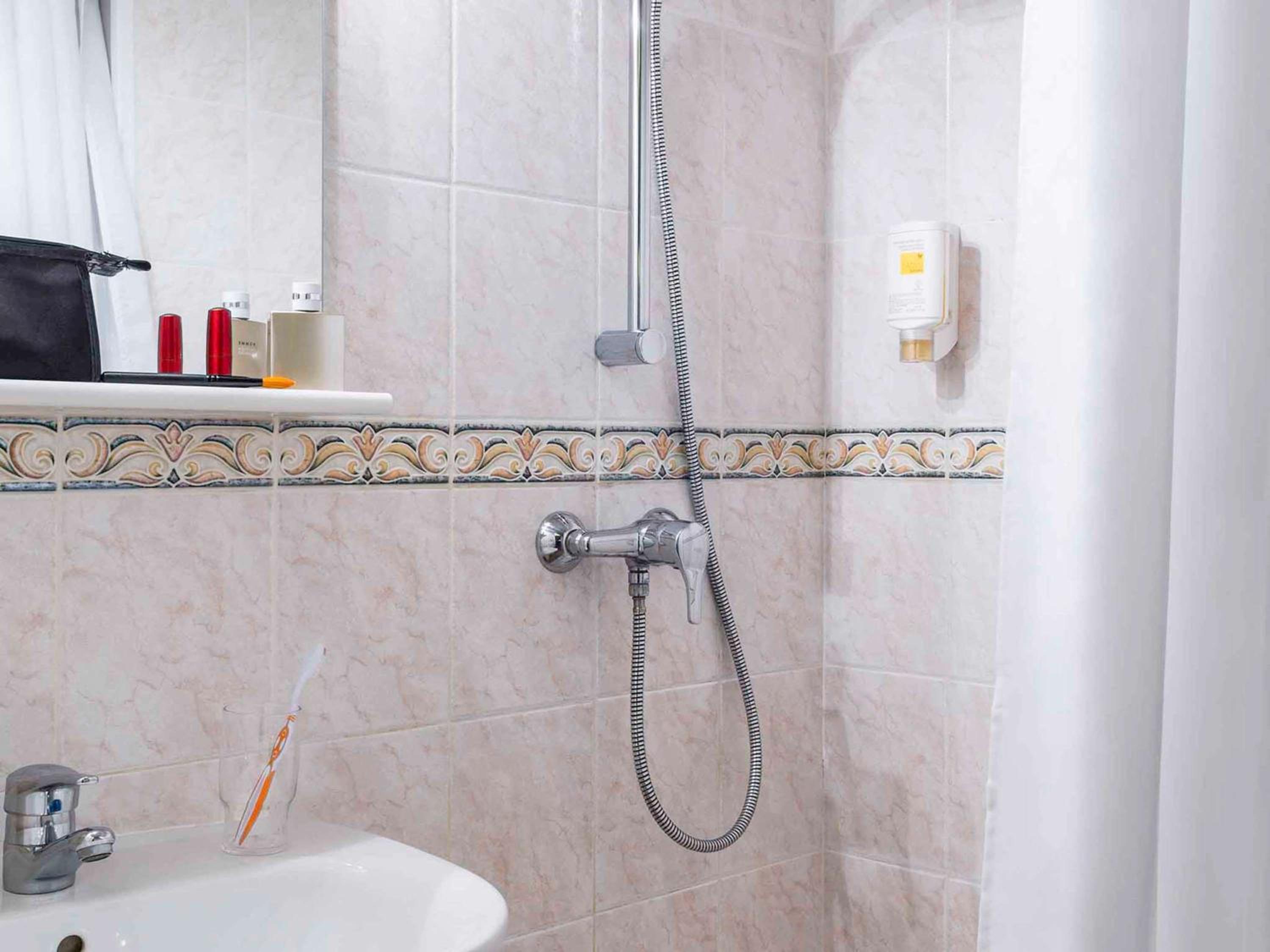 Standard Studio with Shower (2 Adults)  - Photo 7