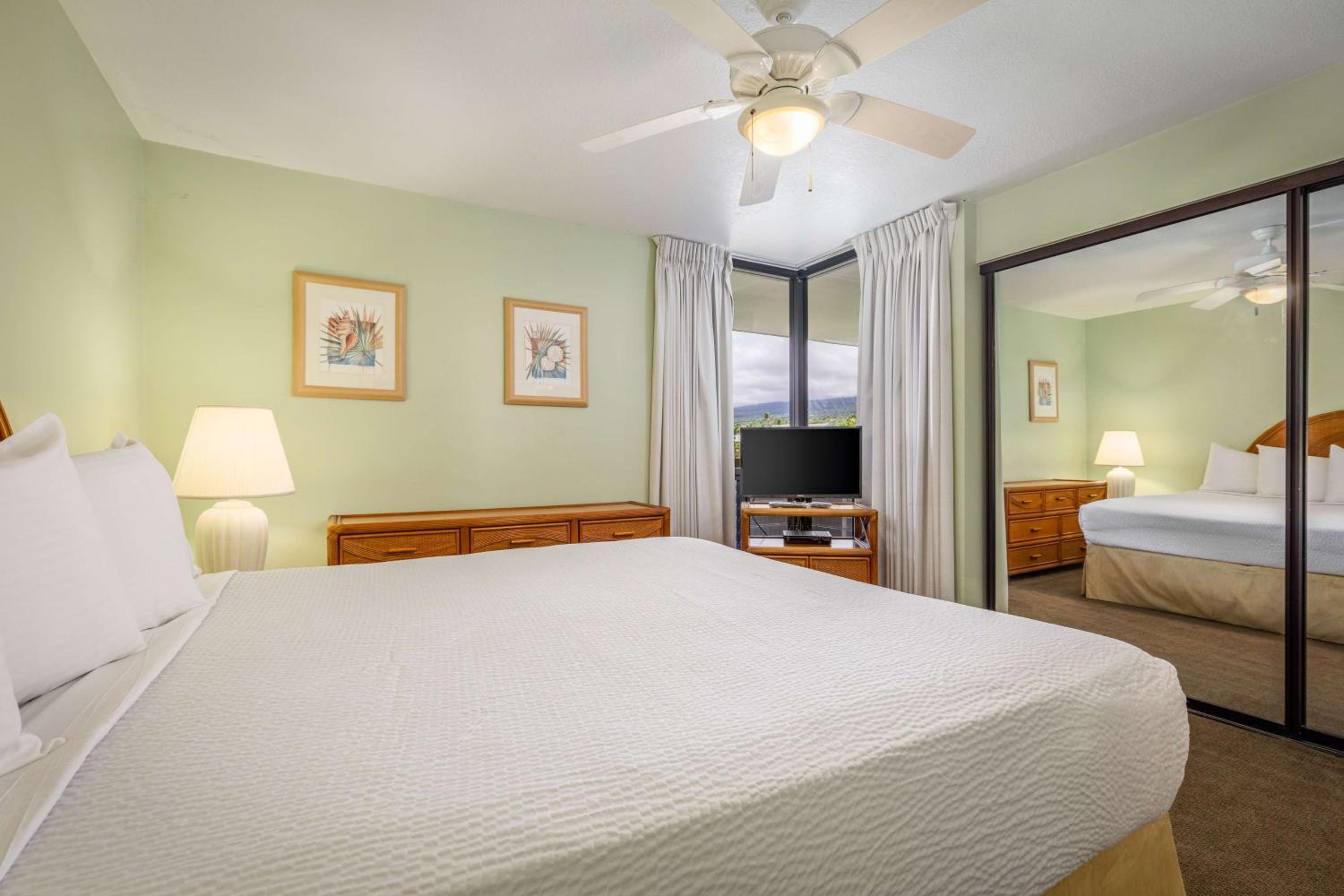 One-Bedroom Suite with Partial Ocean View photo 1