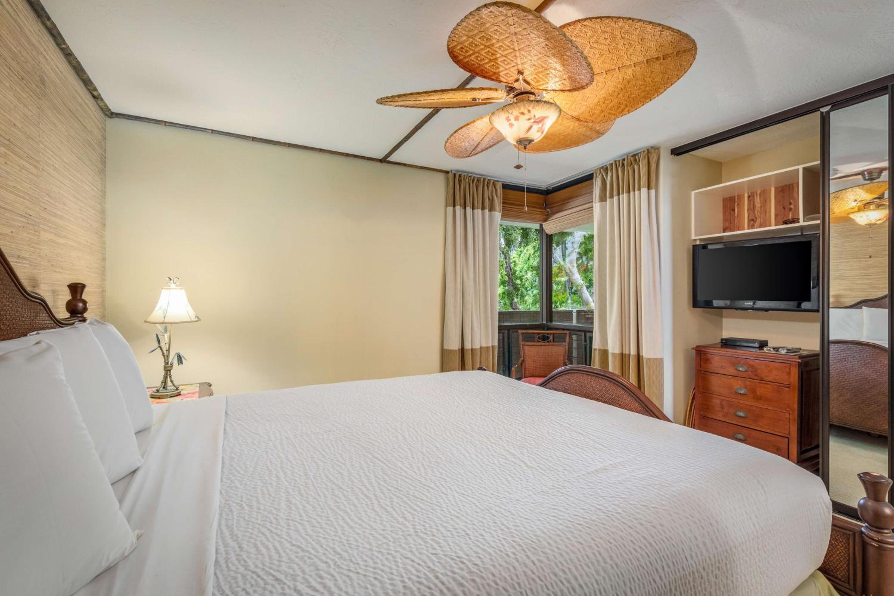 One-Bedroom Suite - Ocean Front thumbnail 5