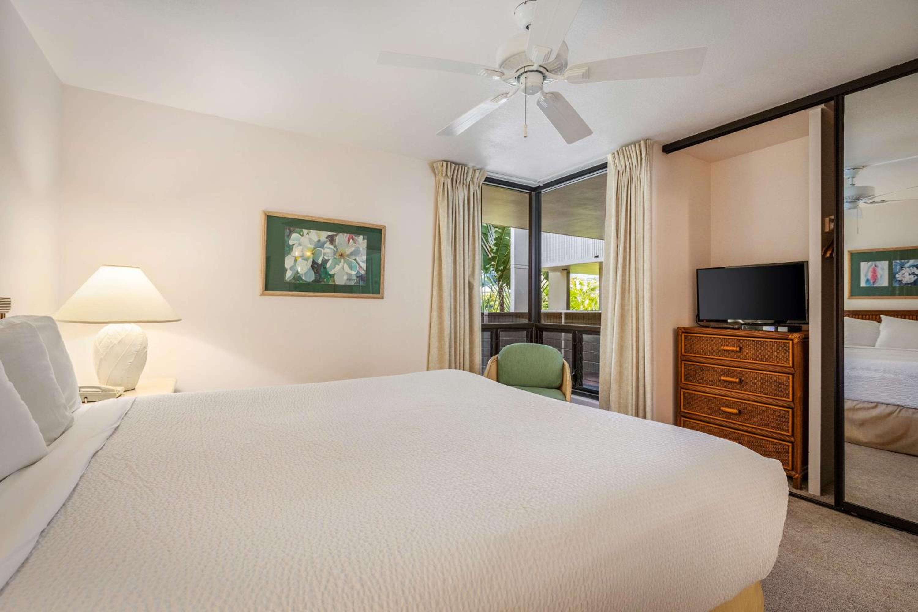 One-Bedroom Suite with Ocean View thumbnail 5