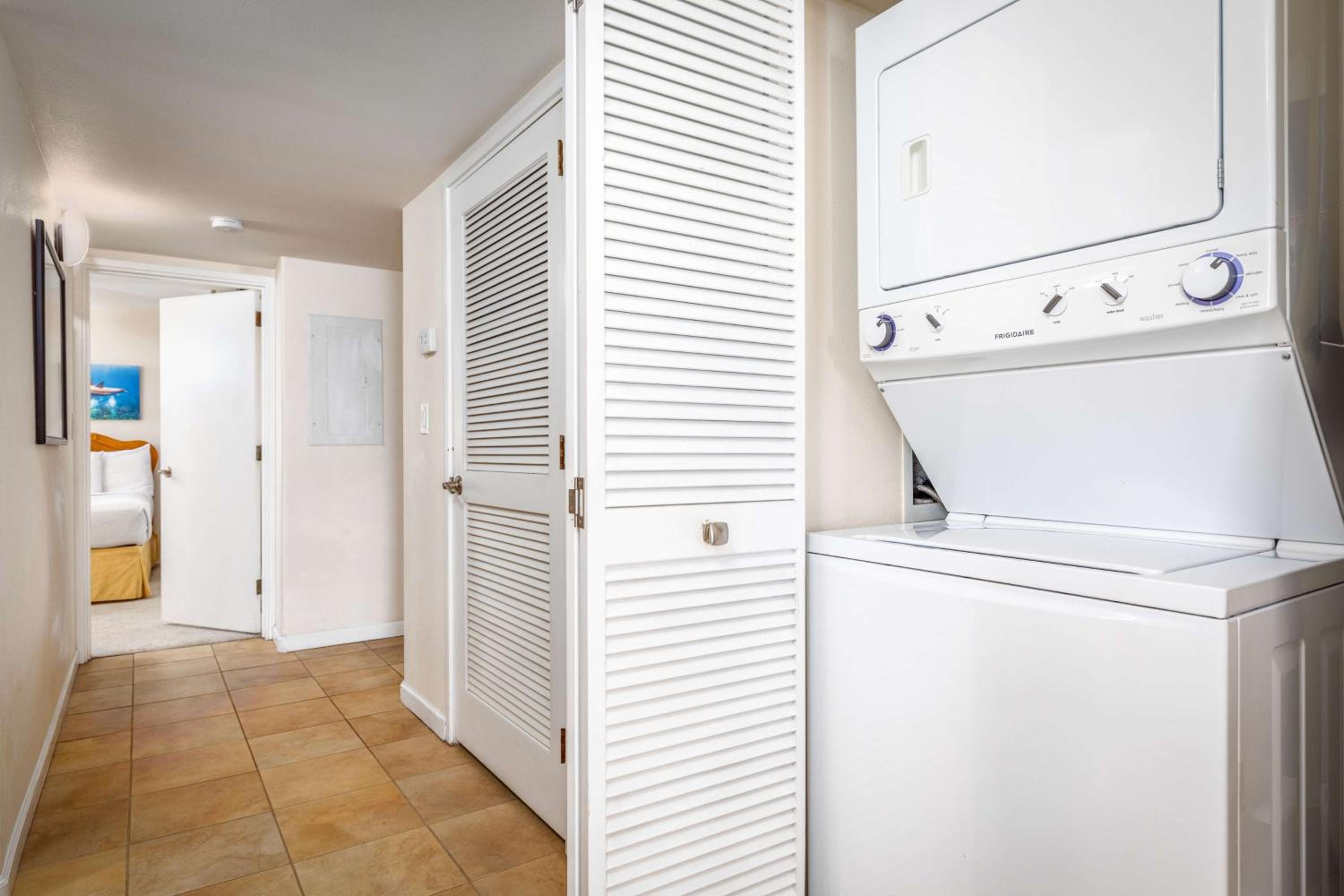 Two-Bedroom Suite - Ocean Front thumbnail 5