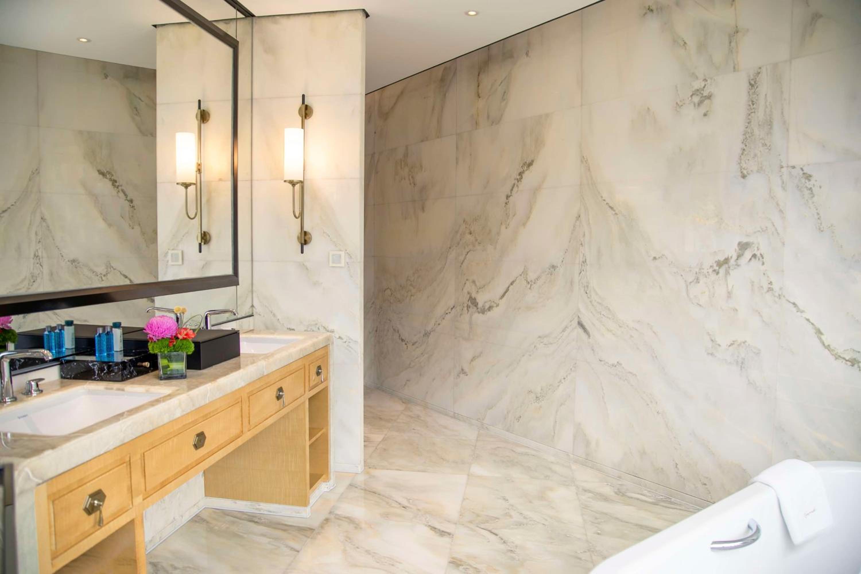 Executive Suite - Enjoy Free Executive Benefits photo 2