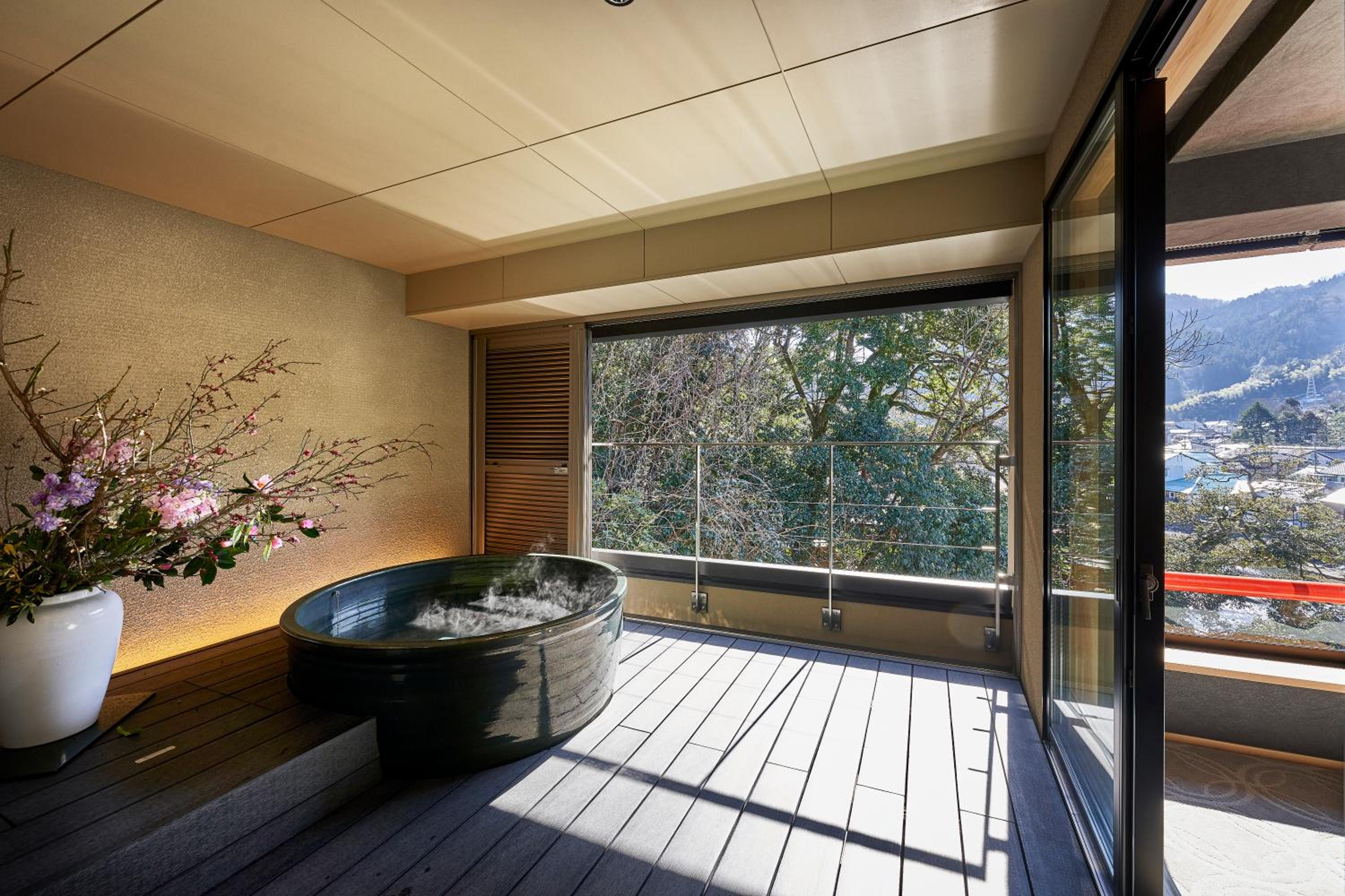 Luxury Suite - Photo 4