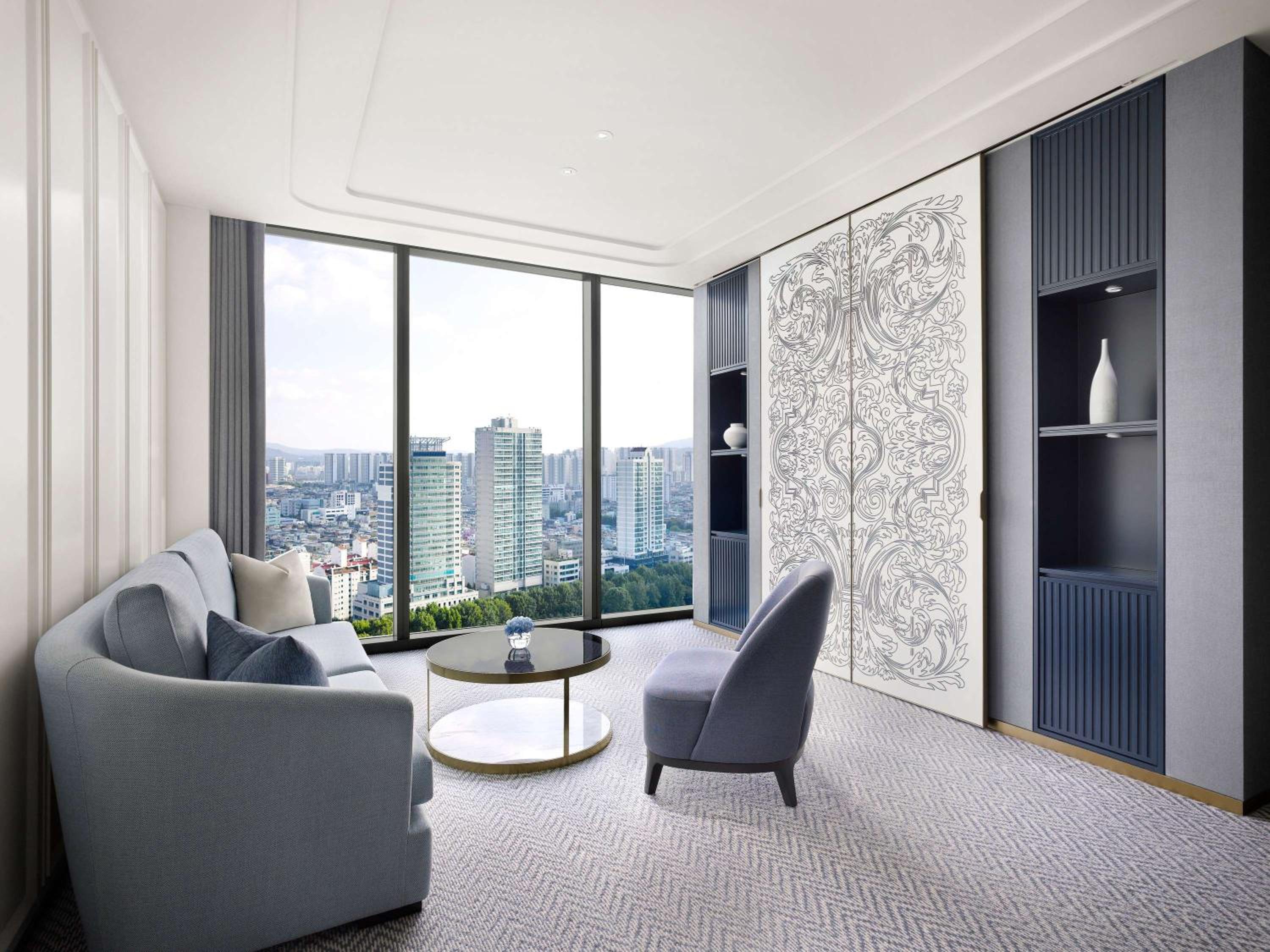 Prestige Suite with Club Millésime Access, 1 King Size Bed, Lake View - Photo 1