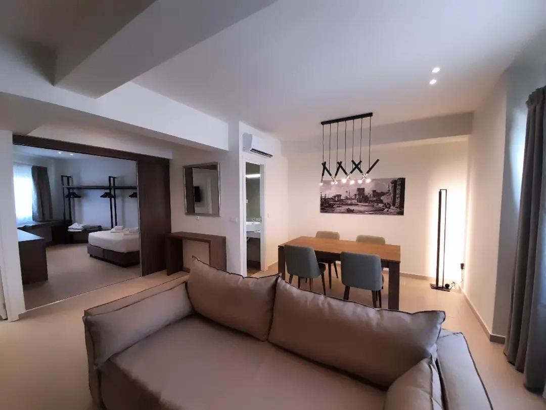 Superior King Suite photo 3