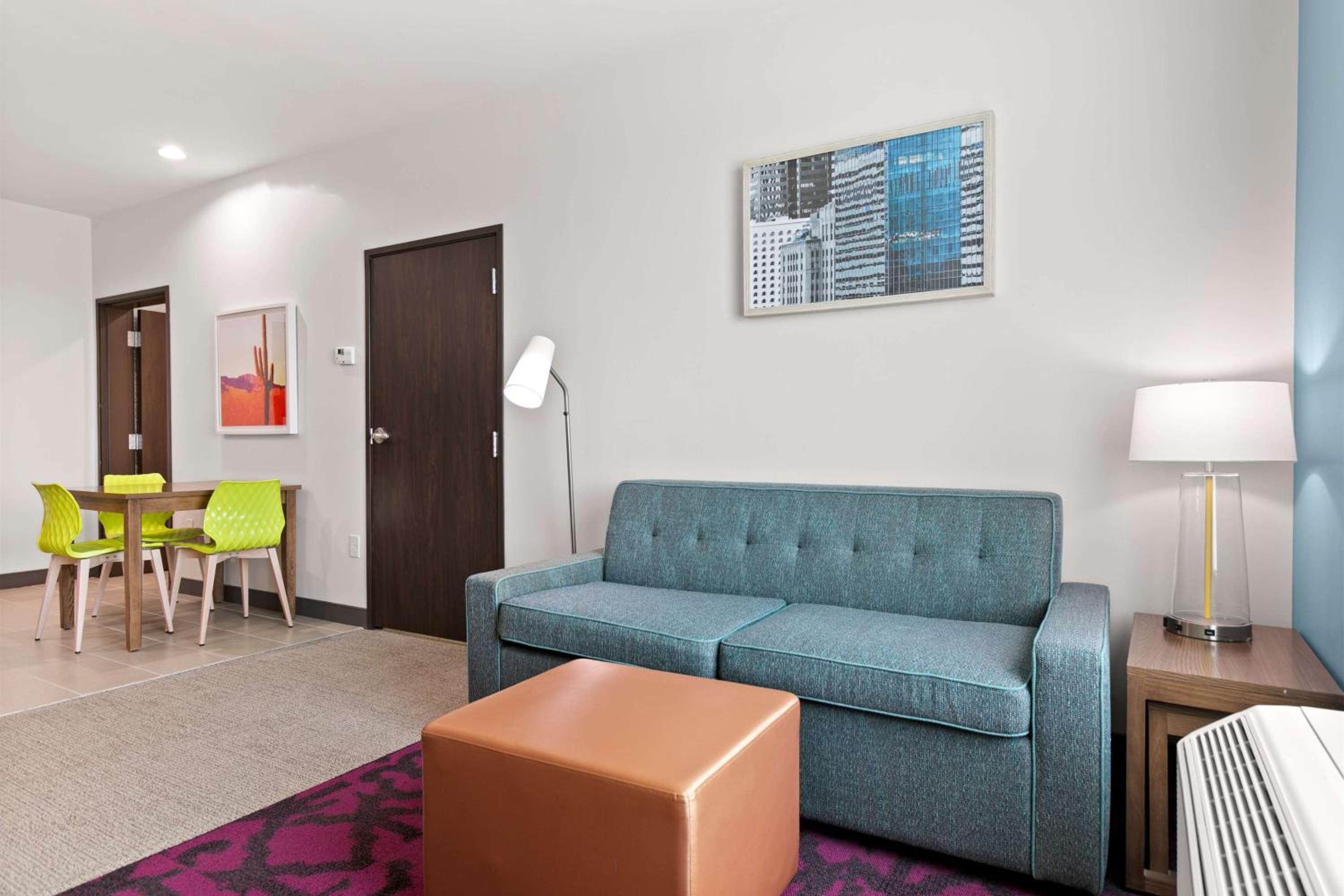 One-Bedroom King Suite - Photo 4