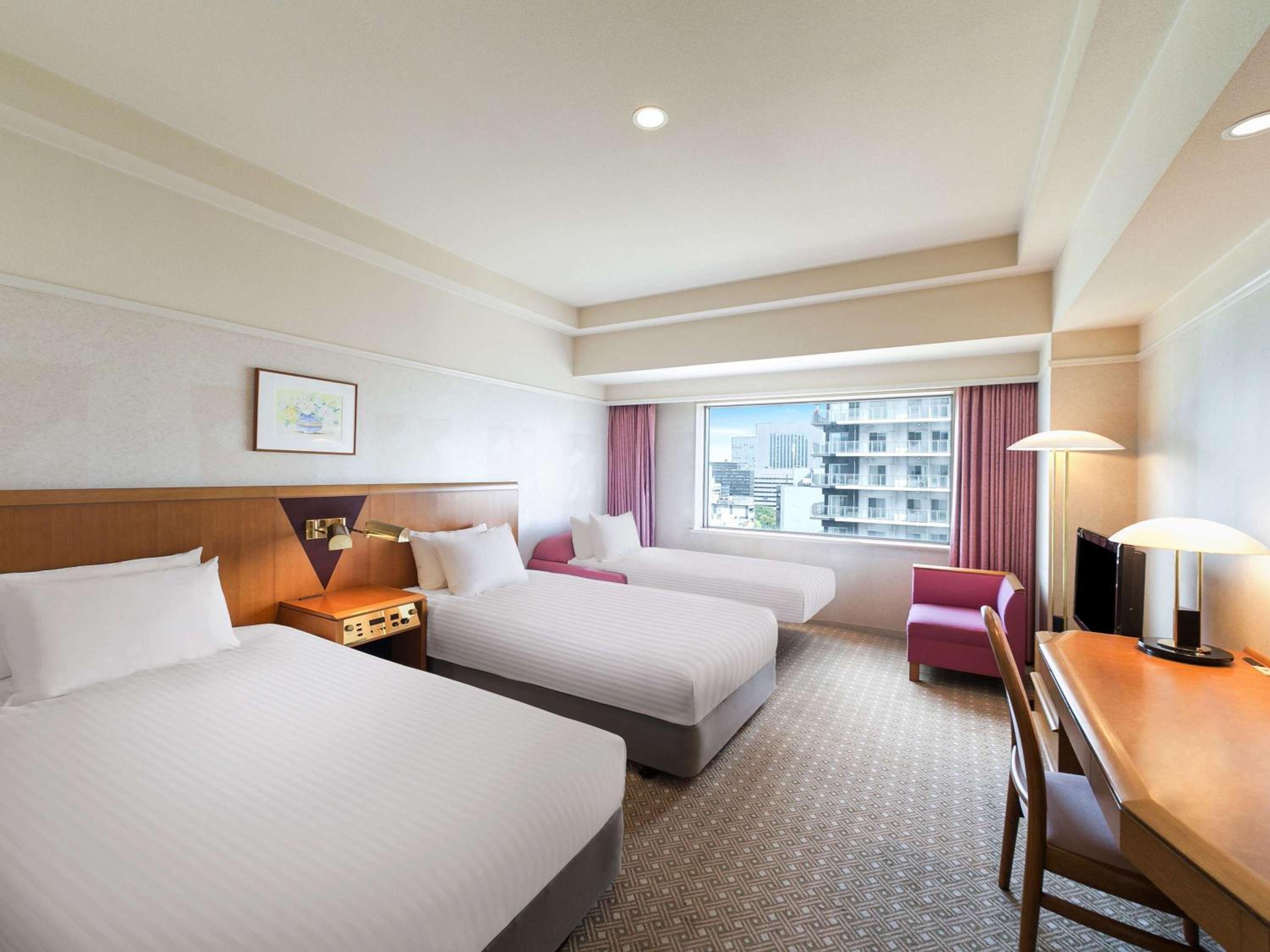 Classic Triple Room with Lounge Access