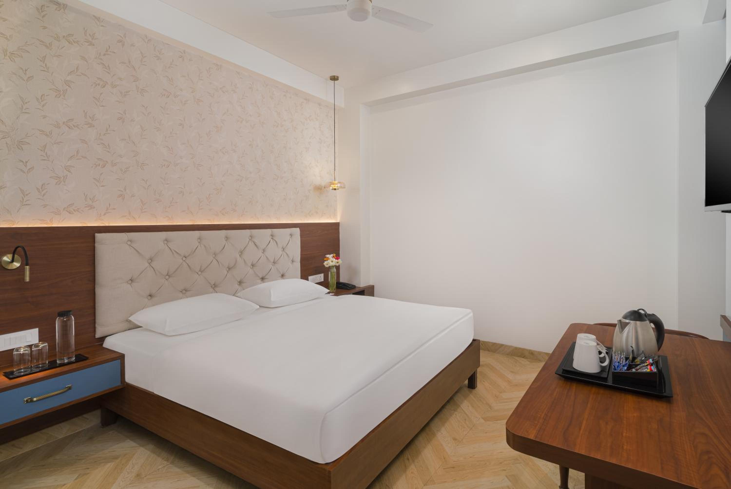 Deluxe Room - Photo 8
