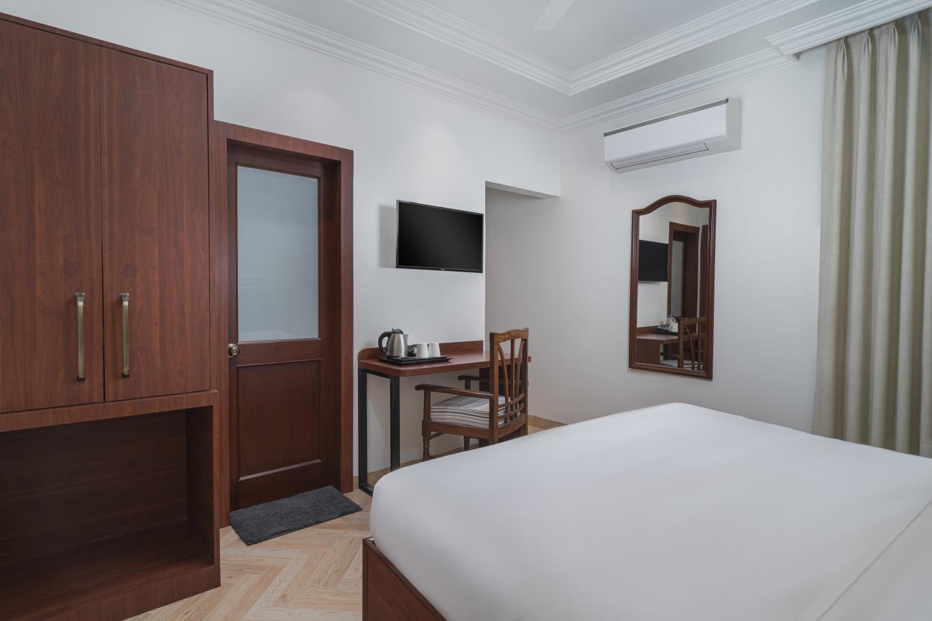 Deluxe Room - Photo 6