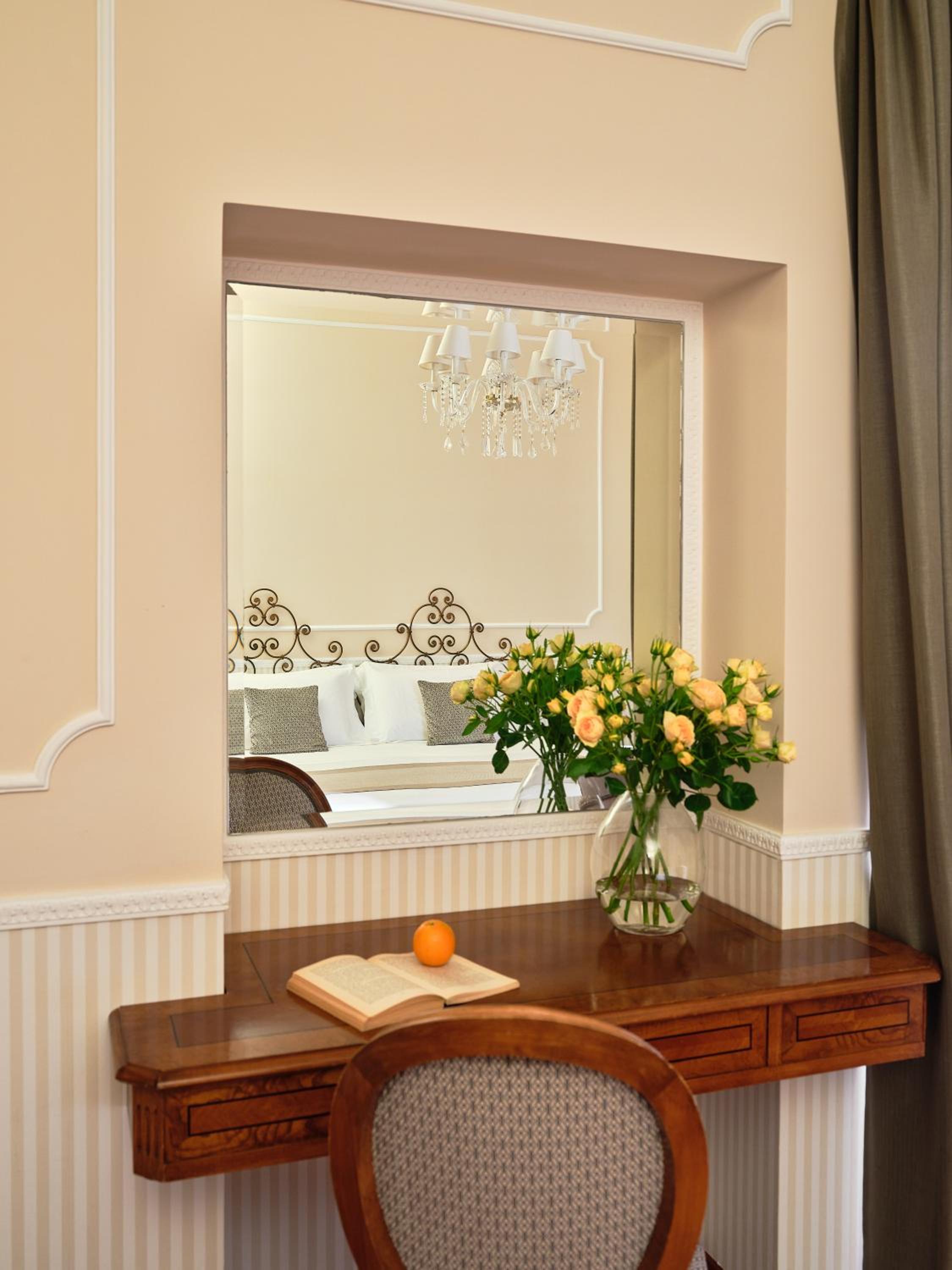 Deluxe Double Room with Balcony and Sea View photo 2