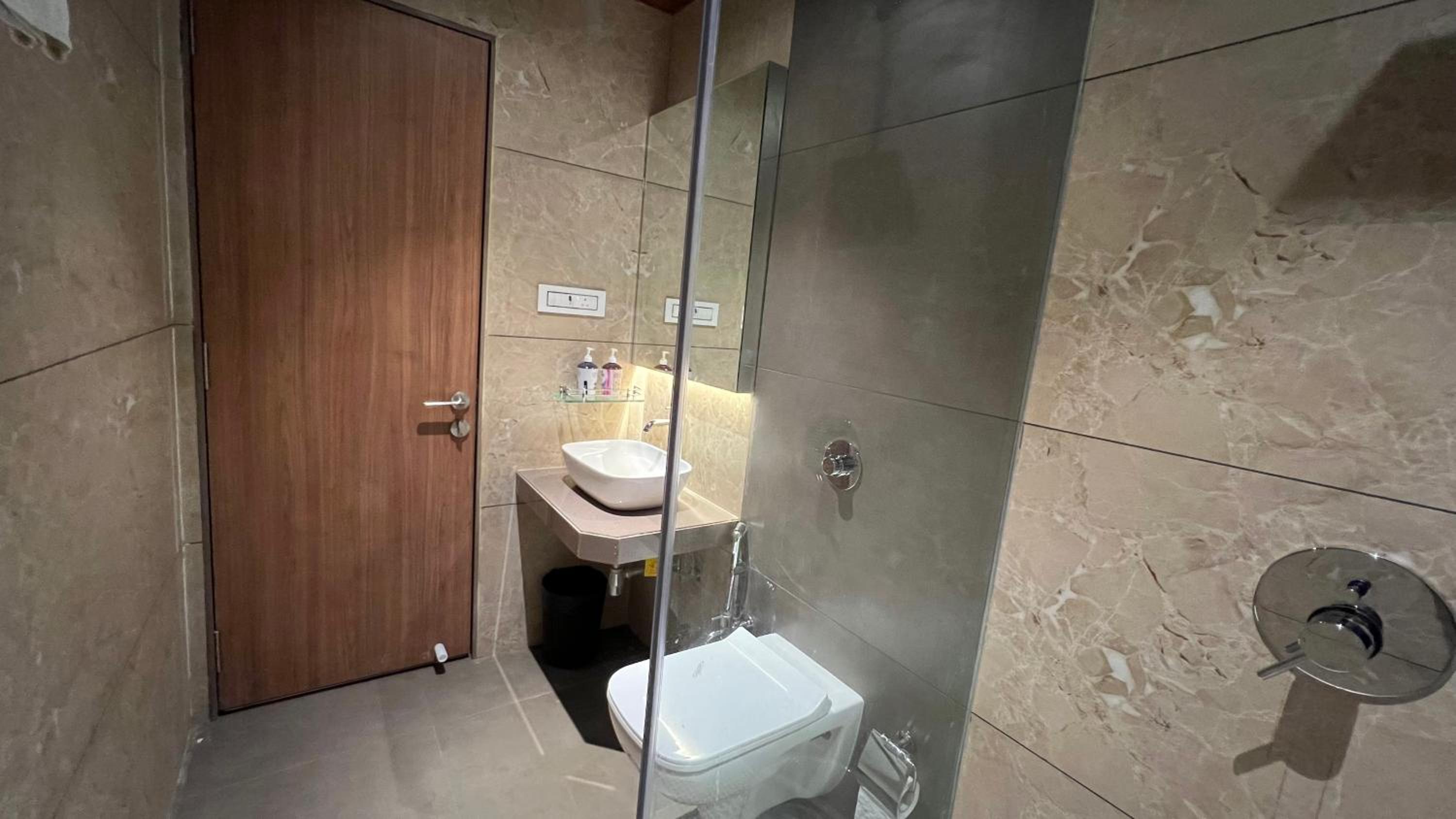 Standard Double Room - Photo 6