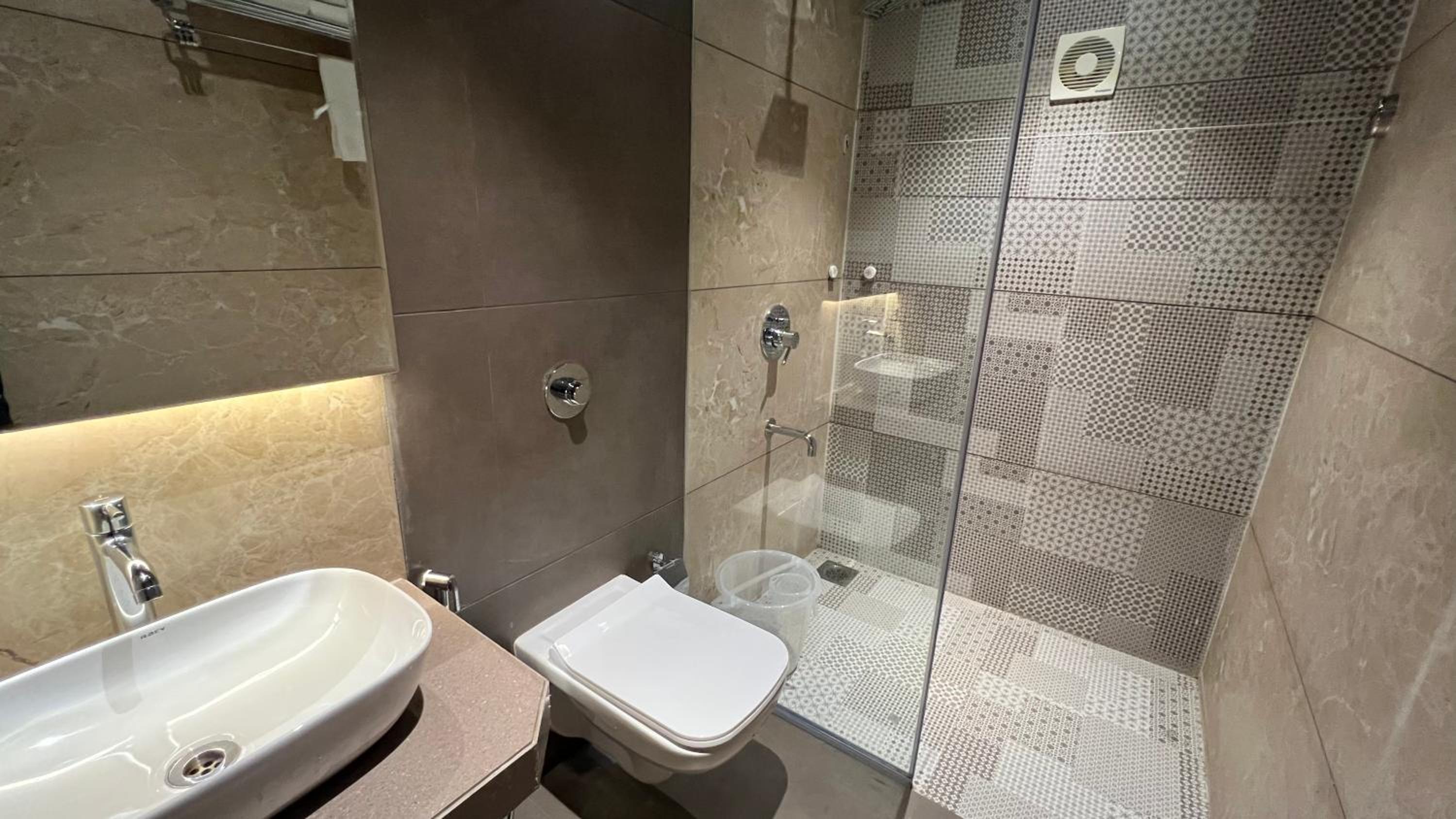 Standard Double Room - Photo 8