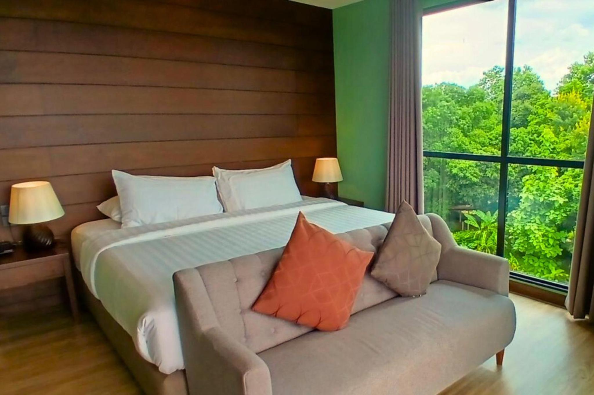 Junior Suite with Balcony - Photo 2