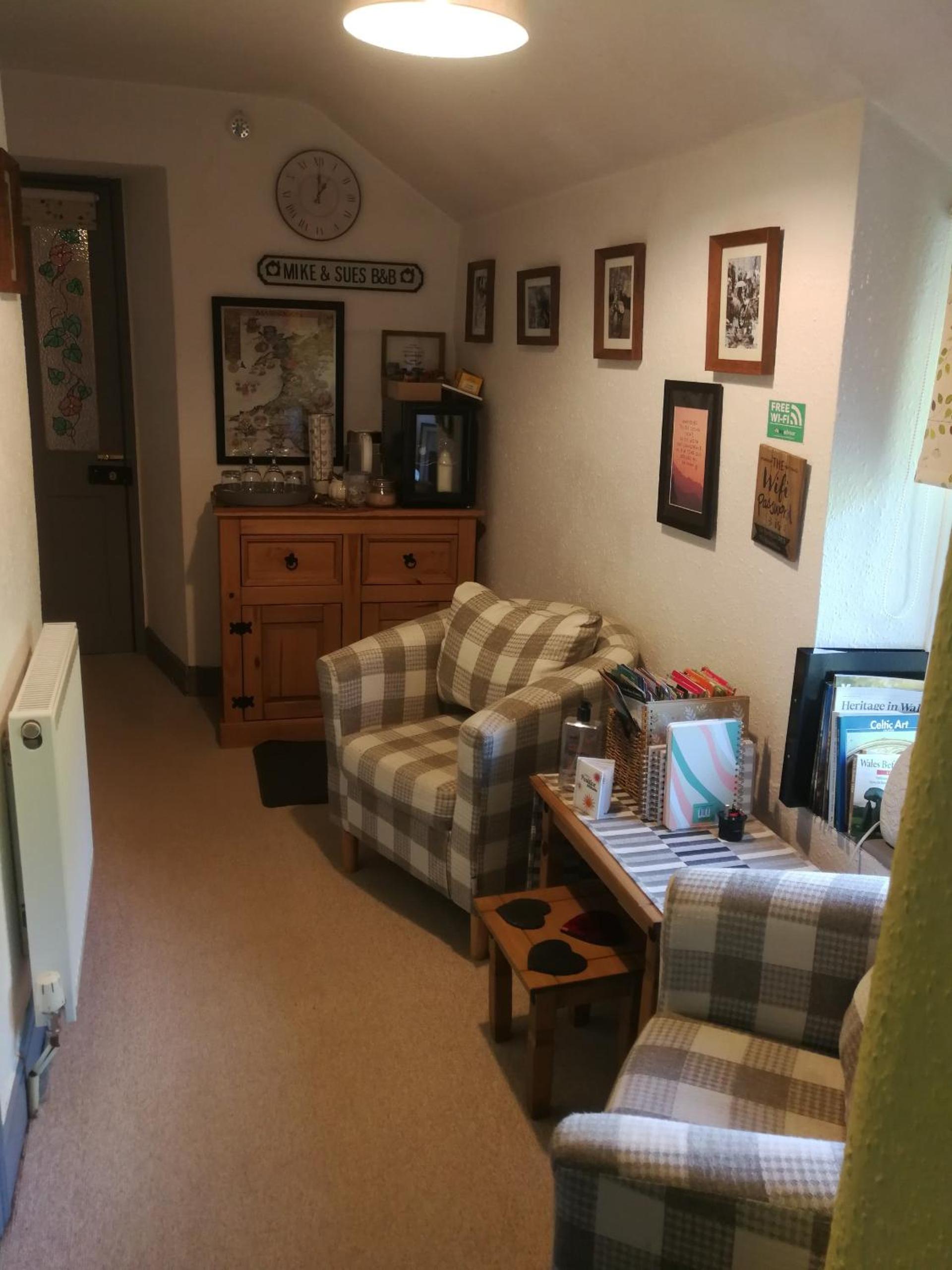 Double or Twin Room with Garden View - Photo 8