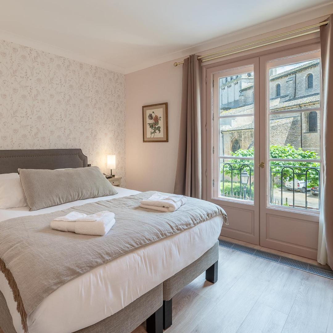 Double Room with Abbey View - Photo 4