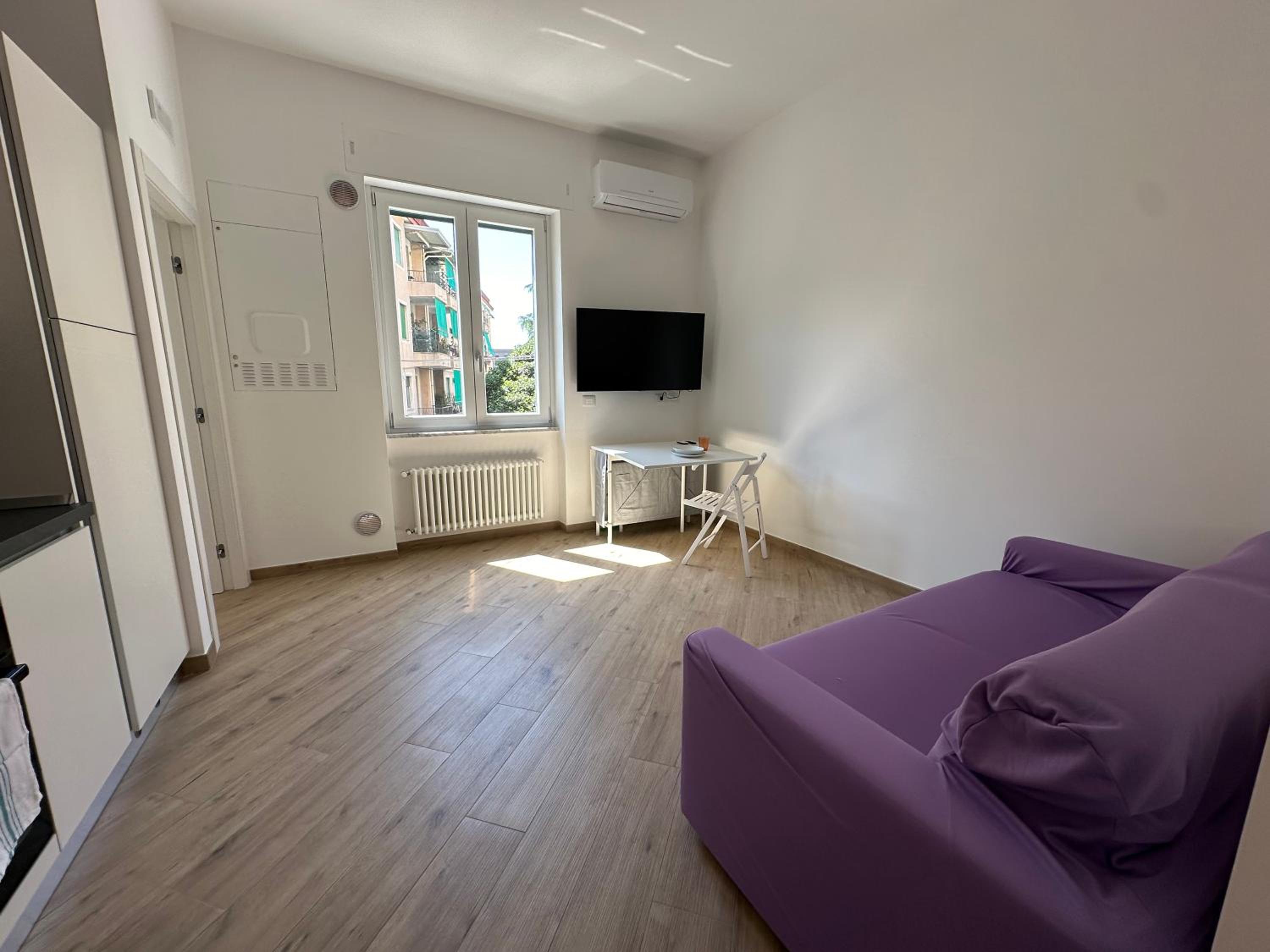 One-Bedroom Apartment photo 1