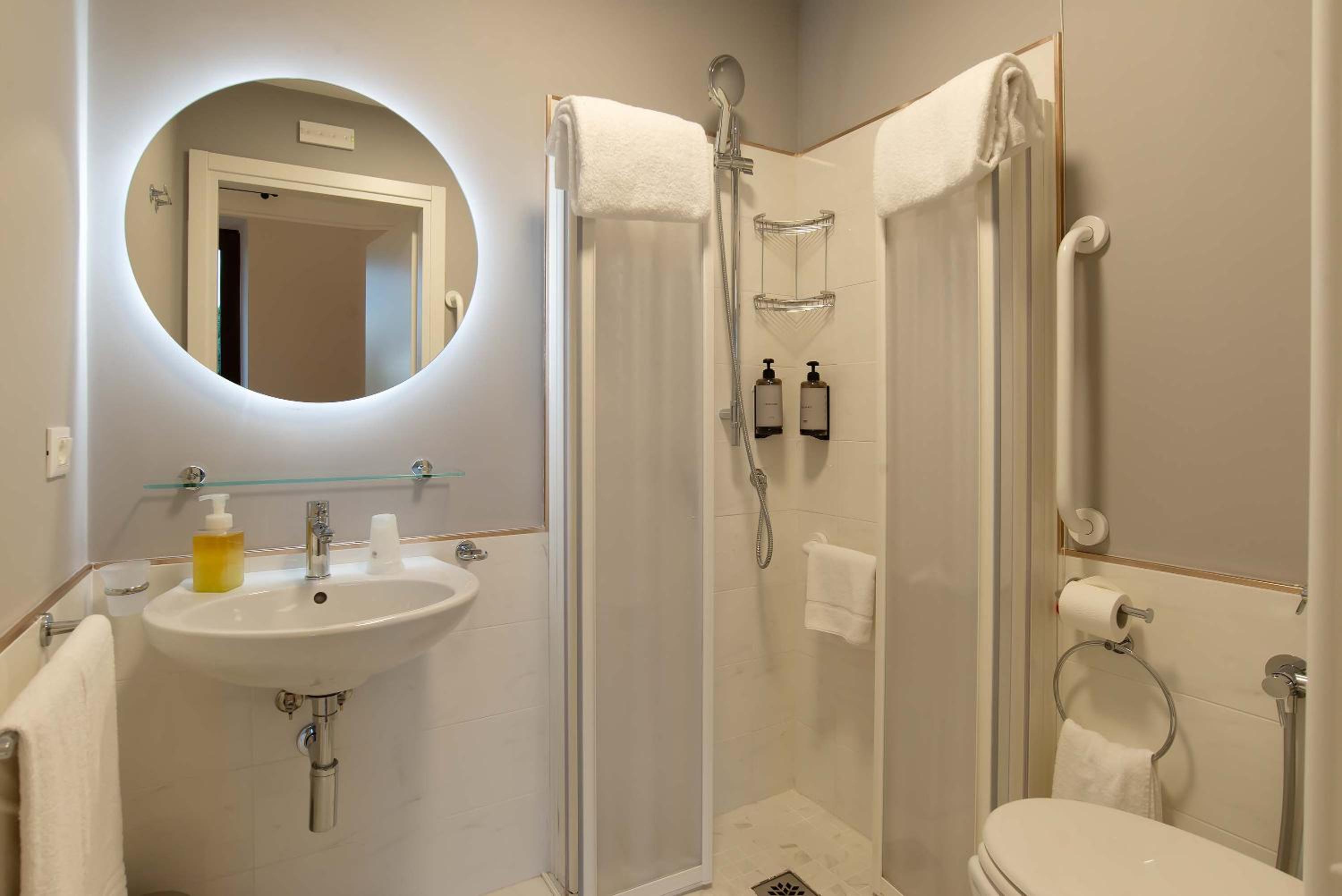 Basic Triple Room photo 2