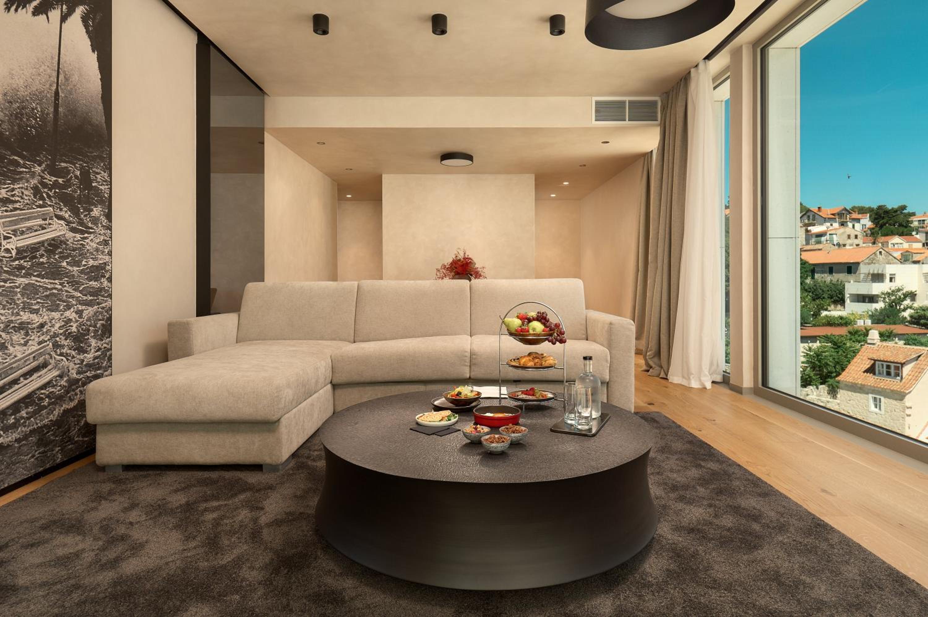 Diplomat Suite