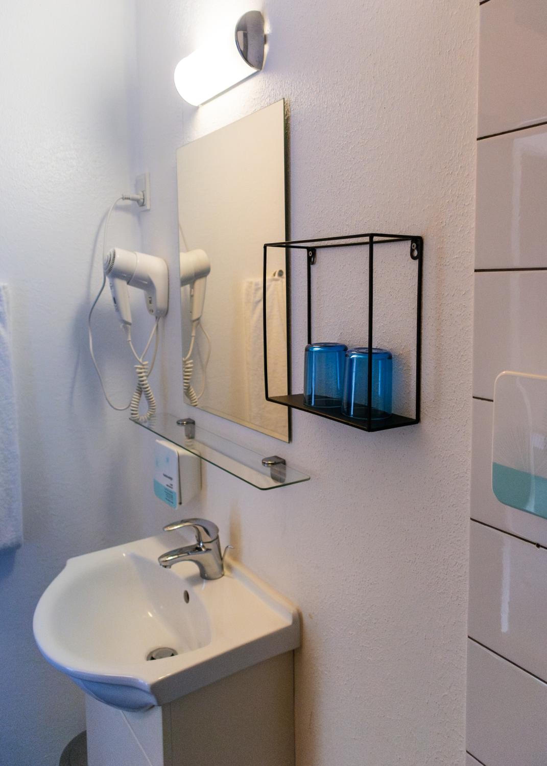 Suite - Photo 3