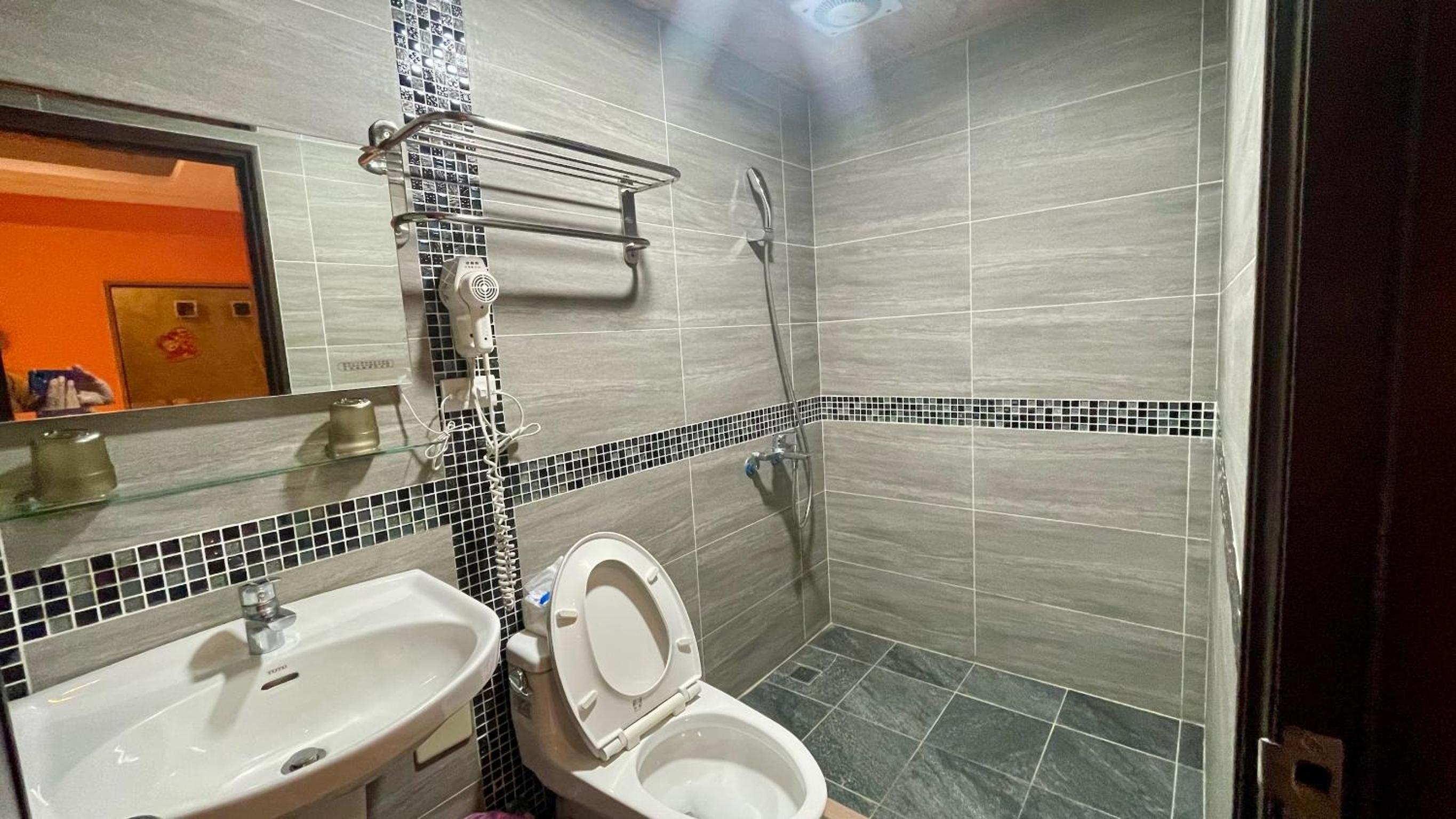 Standard Twin Room - Photo 2