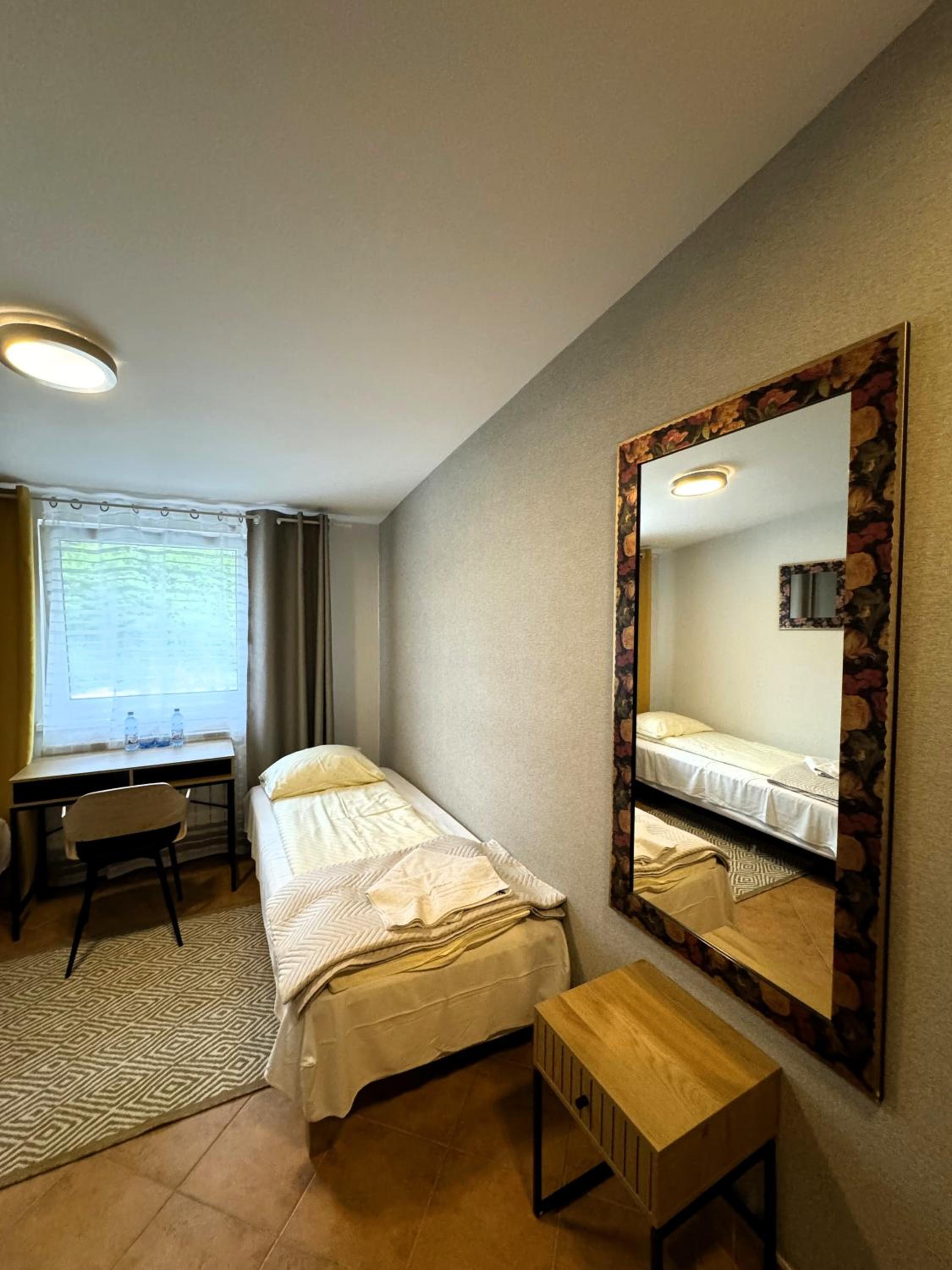 Single Room with Bathroom photo 1