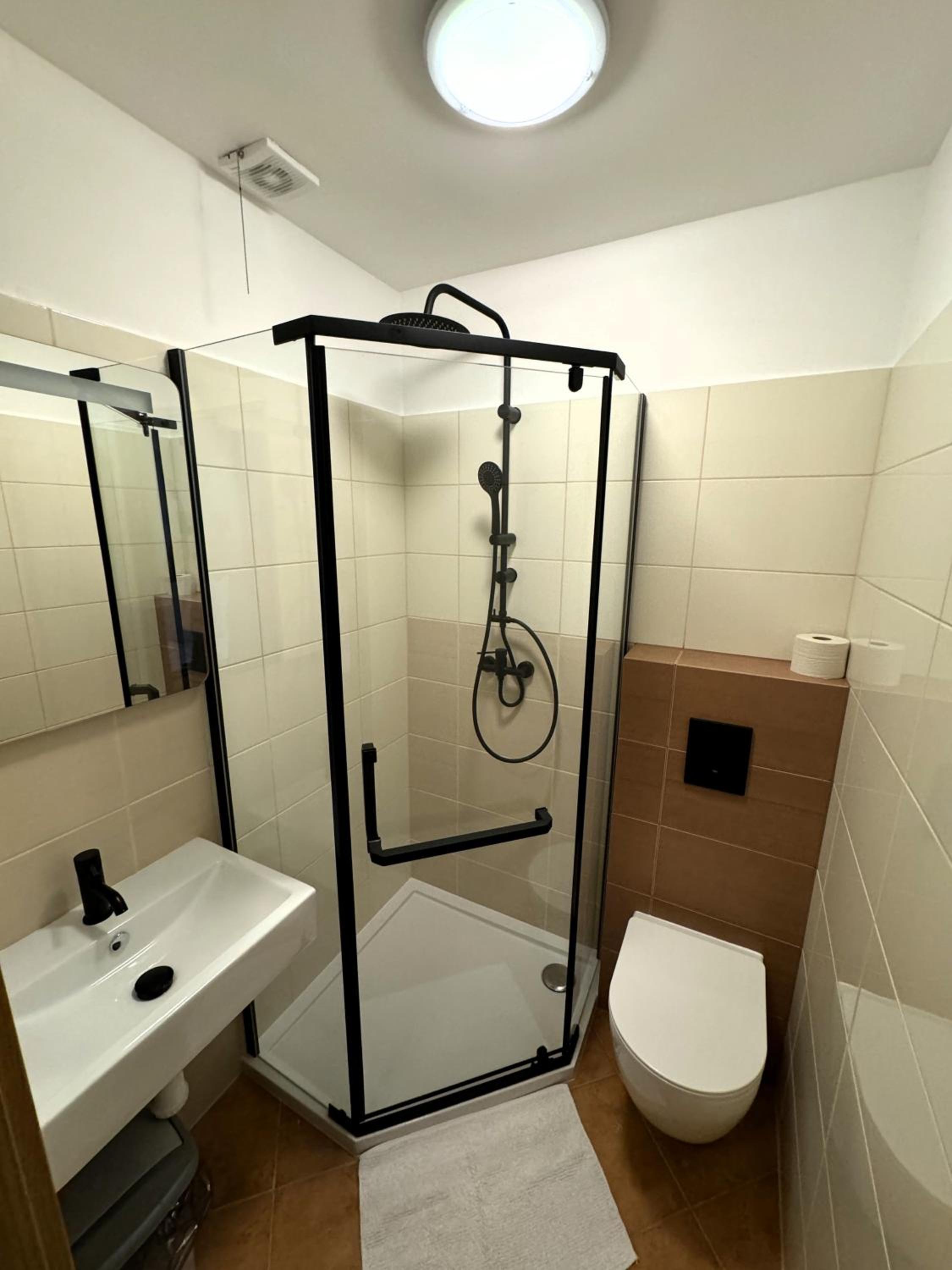 Single Room with Bathroom photo 2